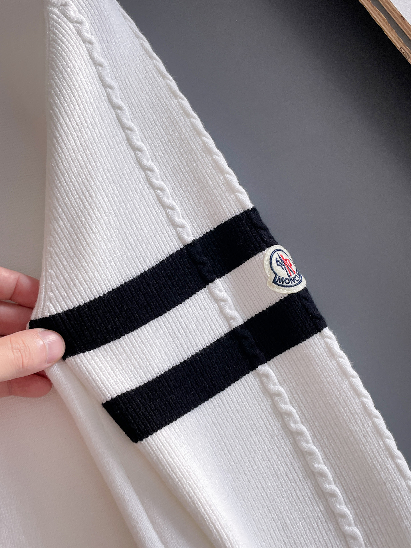 毛衣 2025秋冬最新系列，专柜1:1顶级复刻，全品相！加厚款，潮人必备单品！懂货的老铁赶紧下手，面料：