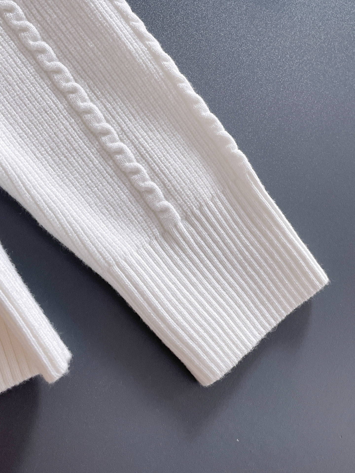 毛衣 2025秋冬最新系列，专柜1:1顶级复刻，全品相！加厚款，潮人必备单品！懂货的老铁赶紧下手，面料：