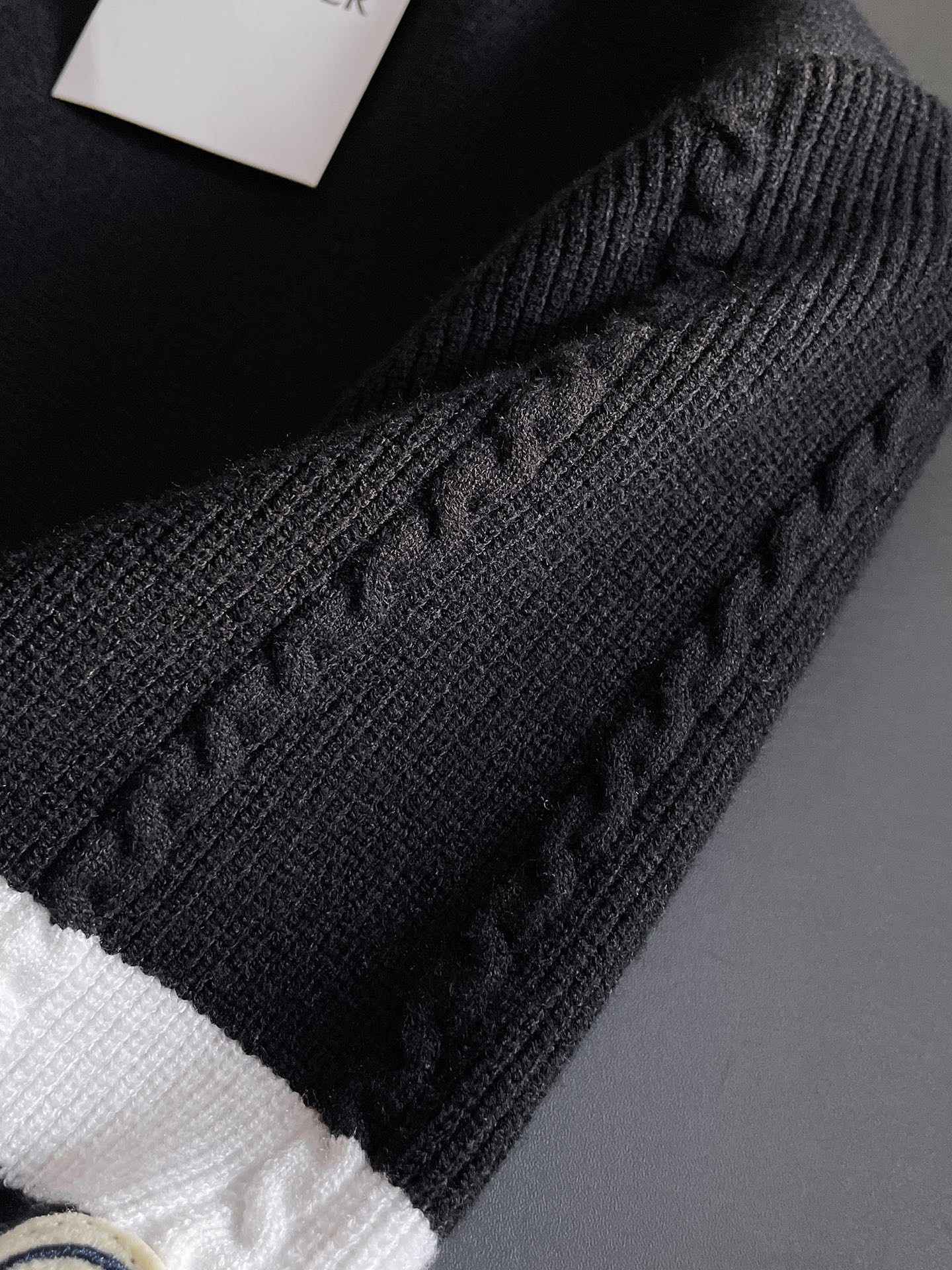 毛衣 2025秋冬最新系列，专柜1:1顶级复刻，全品相！加厚款，潮人必备单品！懂货的老铁赶紧下手，面料：