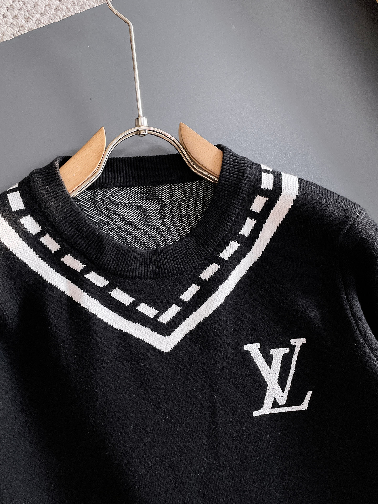 毛衣 2025秋冬最新系列，专柜1:1顶级复刻，全品相！加厚款，潮人必备单品！懂货的老铁赶紧下手，面料：