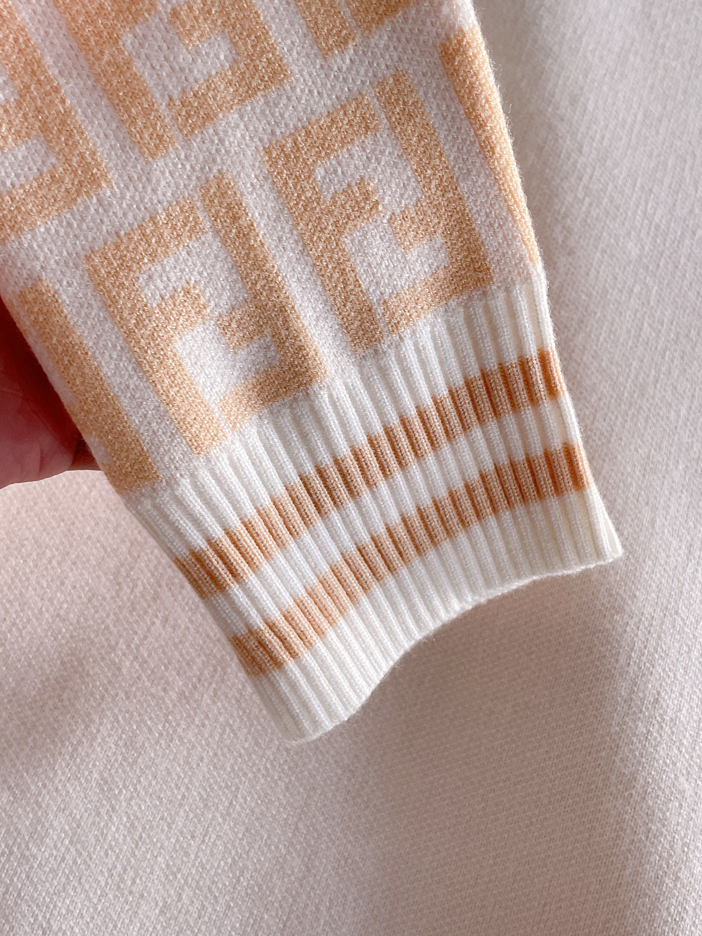 毛衣 2025秋冬最新系列，专柜1:1顶级复刻，全品相！加厚款，潮人必备单品！懂货的老铁赶紧下手，面料：