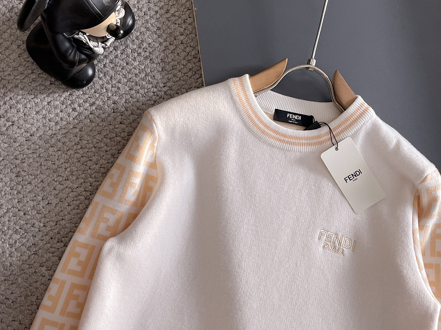 毛衣 2025秋冬最新系列，专柜1:1顶级复刻，全品相！加厚款，潮人必备单品！懂货的老铁赶紧下手，面料：