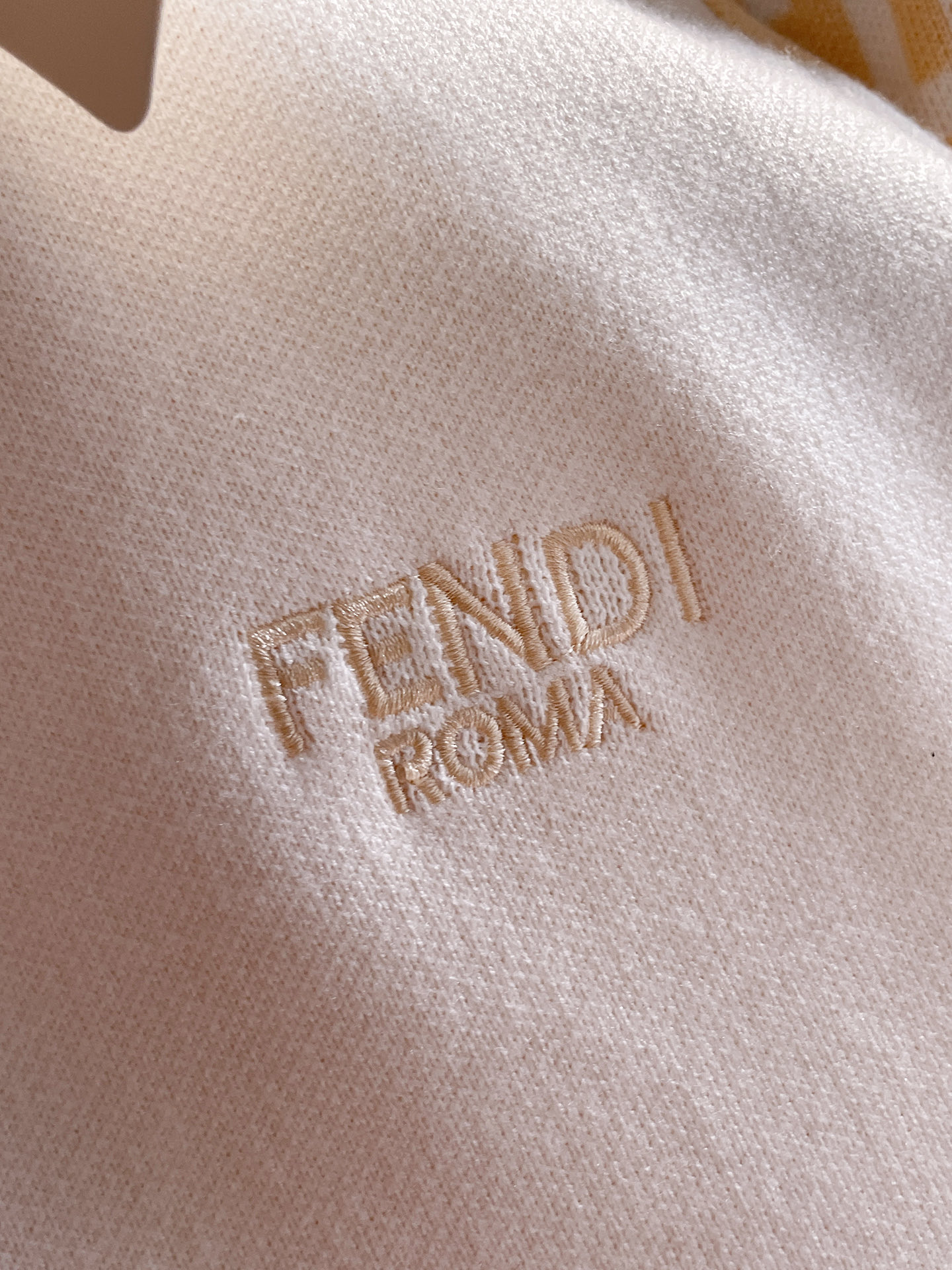 毛衣 2025秋冬最新系列，专柜1:1顶级复刻，全品相！加厚款，潮人必备单品！懂货的老铁赶紧下手，面料：