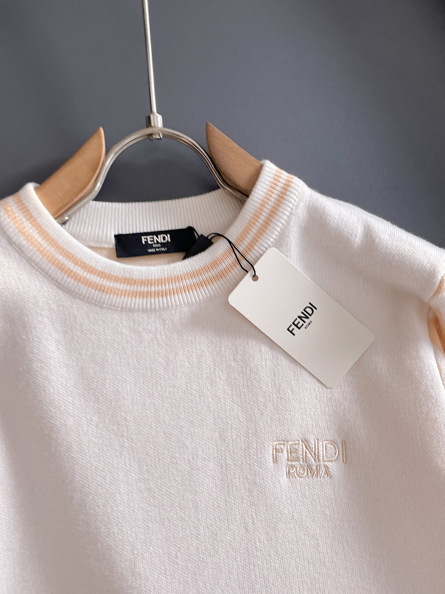 毛衣 2025秋冬最新系列，专柜1:1顶级复刻，全品相！加厚款，潮人必备单品！懂货的老铁赶紧下手，面料：