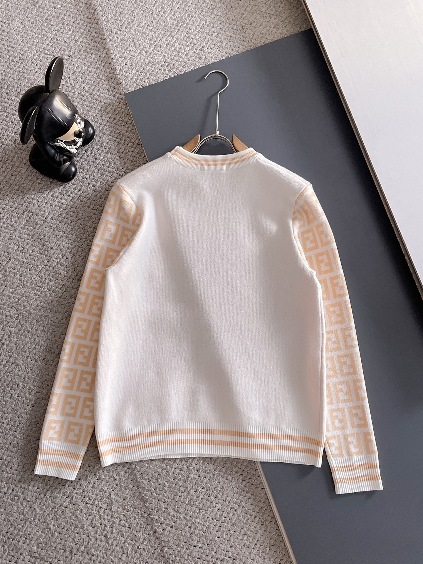 毛衣 2025秋冬最新系列，专柜1:1顶级复刻，全品相！加厚款，潮人必备单品！懂货的老铁赶紧下手，面料：