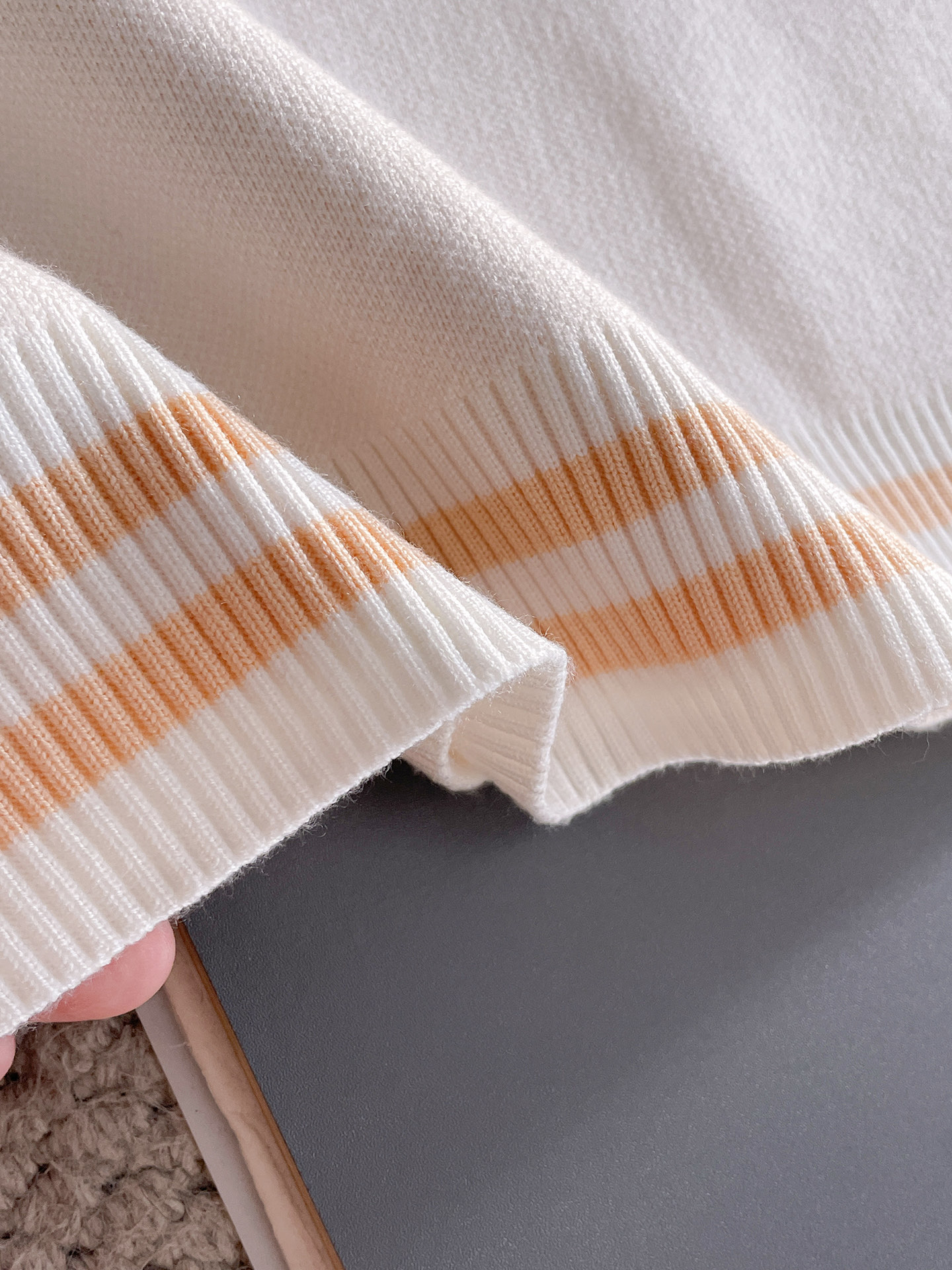 毛衣 2025秋冬最新系列，专柜1:1顶级复刻，全品相！加厚款，潮人必备单品！懂货的老铁赶紧下手，面料：