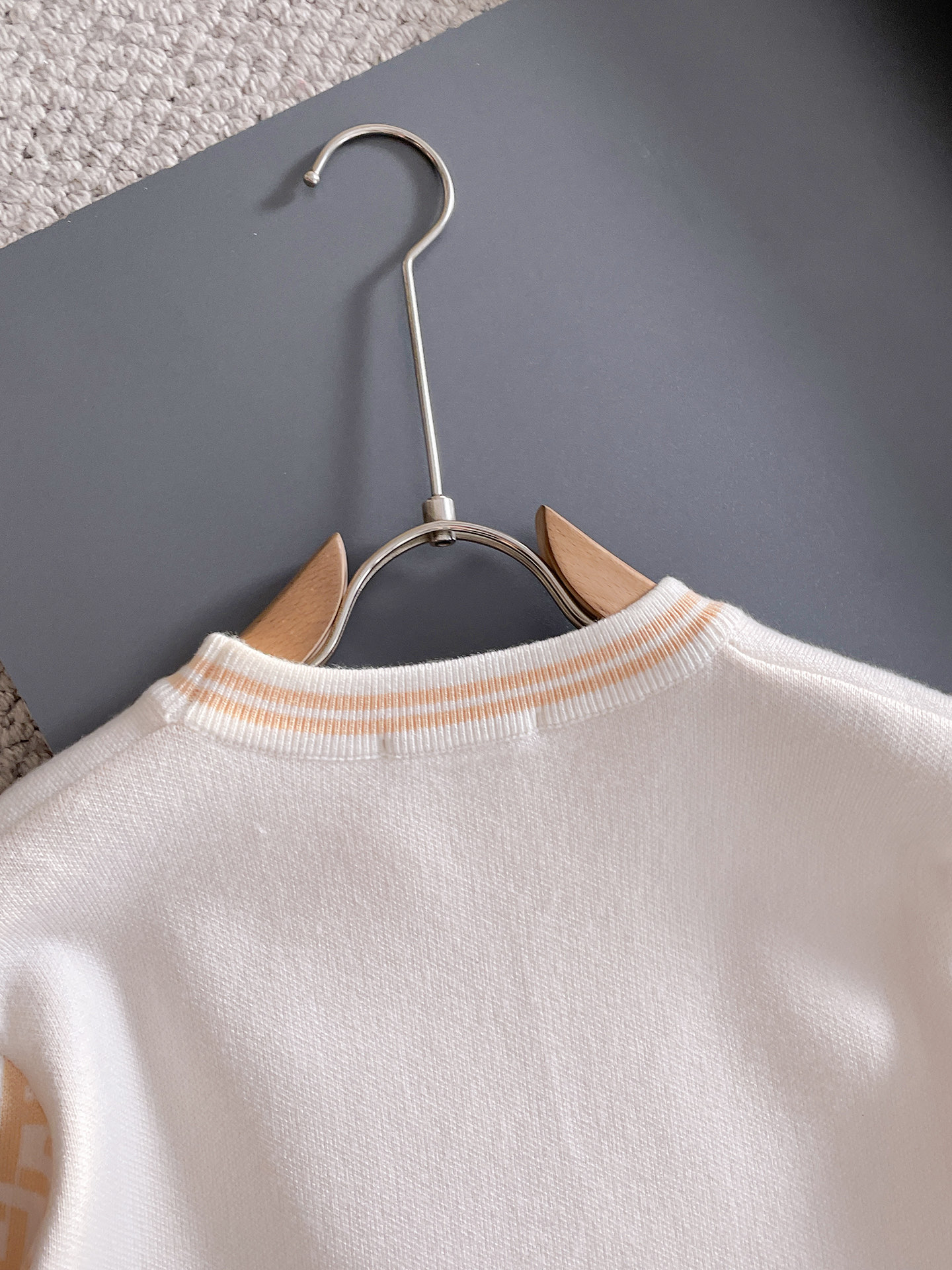 毛衣 2025秋冬最新系列，专柜1:1顶级复刻，全品相！加厚款，潮人必备单品！懂货的老铁赶紧下手，面料：