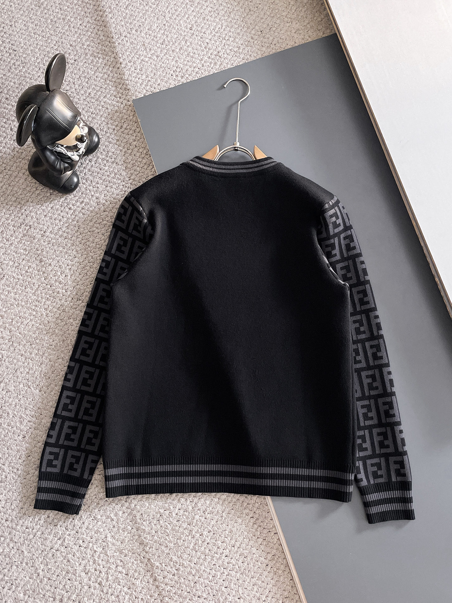 毛衣 2025秋冬最新系列，专柜1:1顶级复刻，全品相！加厚款，潮人必备单品！懂货的老铁赶紧下手，面料：