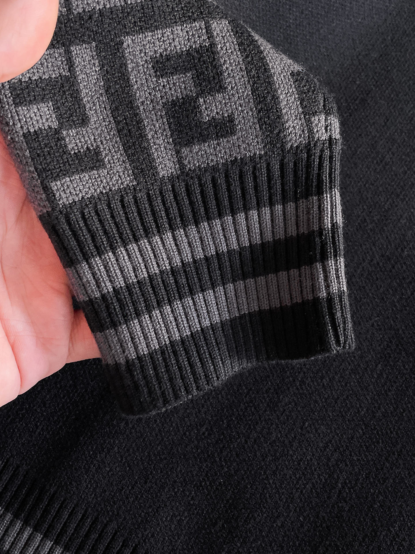 毛衣 2025秋冬最新系列，专柜1:1顶级复刻，全品相！加厚款，潮人必备单品！懂货的老铁赶紧下手，面料：