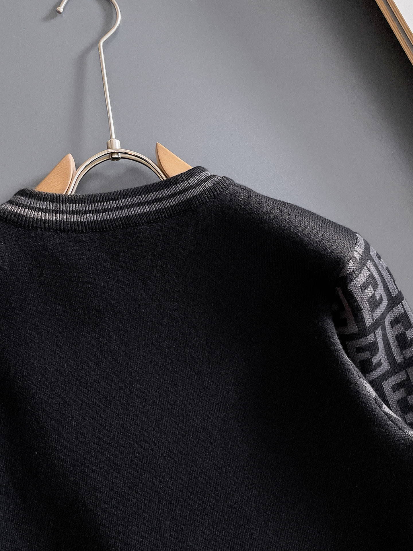 毛衣 2025秋冬最新系列，专柜1:1顶级复刻，全品相！加厚款，潮人必备单品！懂货的老铁赶紧下手，面料：