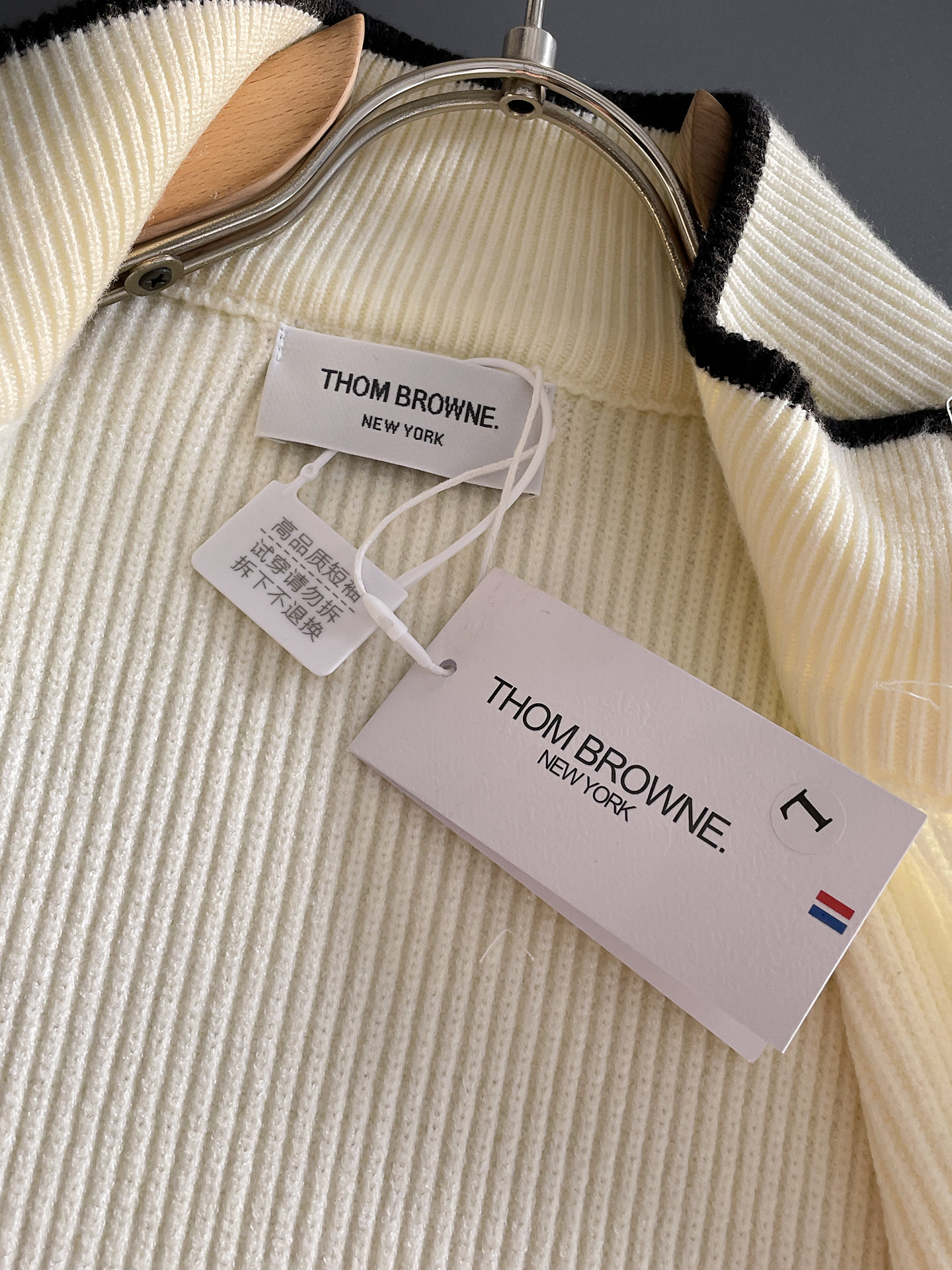 TB 毛衣 2025秋冬最新系列，专柜1:1顶级复刻，全品相！加厚款，潮人必备单品！懂货的老铁赶紧下手，