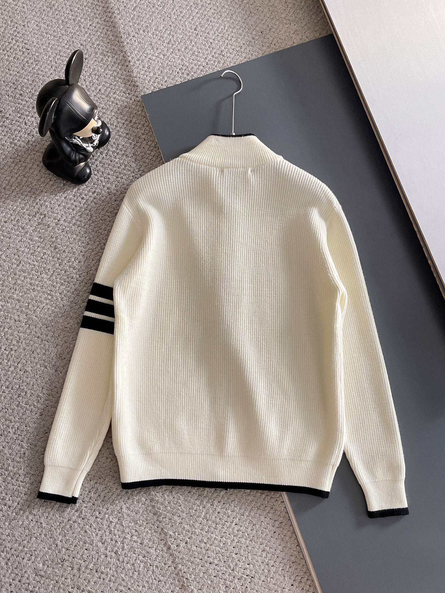 TB 毛衣 2025秋冬最新系列，专柜1:1顶级复刻，全品相！加厚款，潮人必备单品！懂货的老铁赶紧下手，