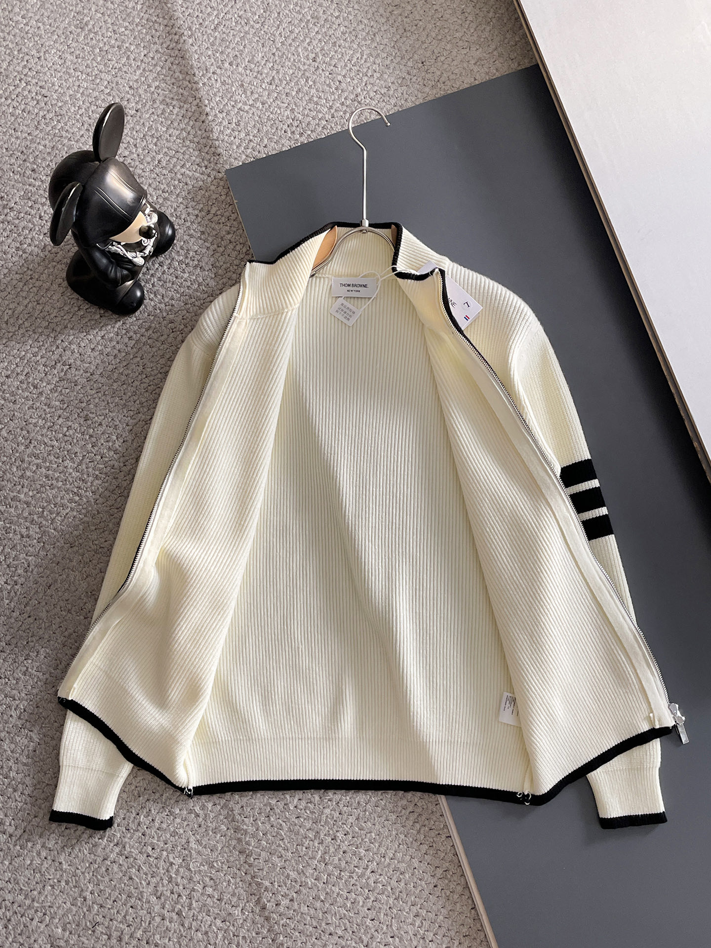 TB 毛衣 2025秋冬最新系列，专柜1:1顶级复刻，全品相！加厚款，潮人必备单品！懂货的老铁赶紧下手，