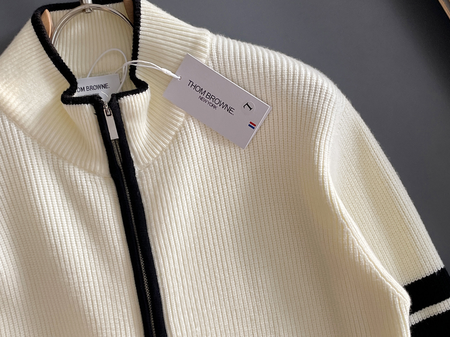 TB 毛衣 2025秋冬最新系列，专柜1:1顶级复刻，全品相！加厚款，潮人必备单品！懂货的老铁赶紧下手，