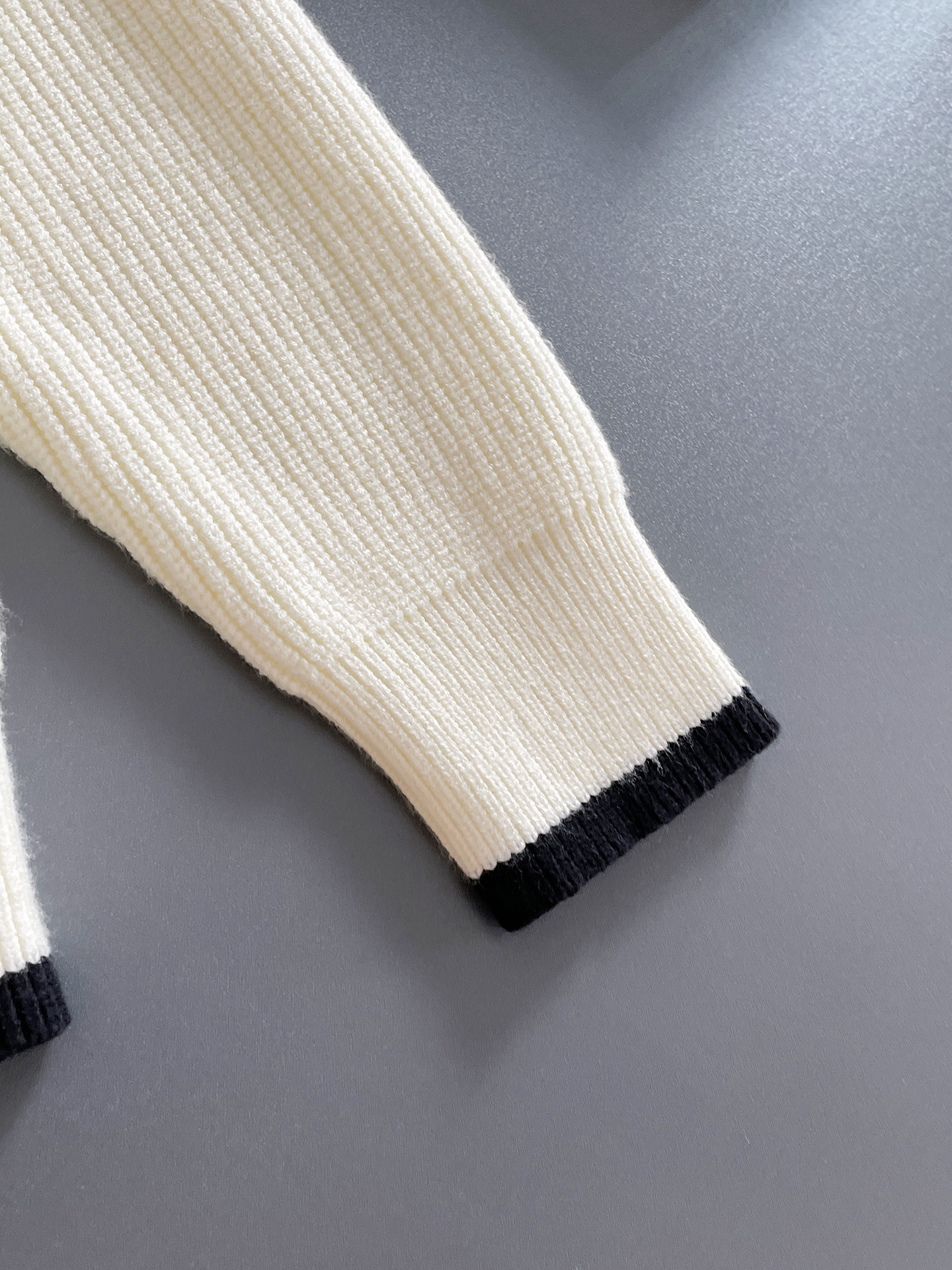 TB 毛衣 2025秋冬最新系列，专柜1:1顶级复刻，全品相！加厚款，潮人必备单品！懂货的老铁赶紧下手，