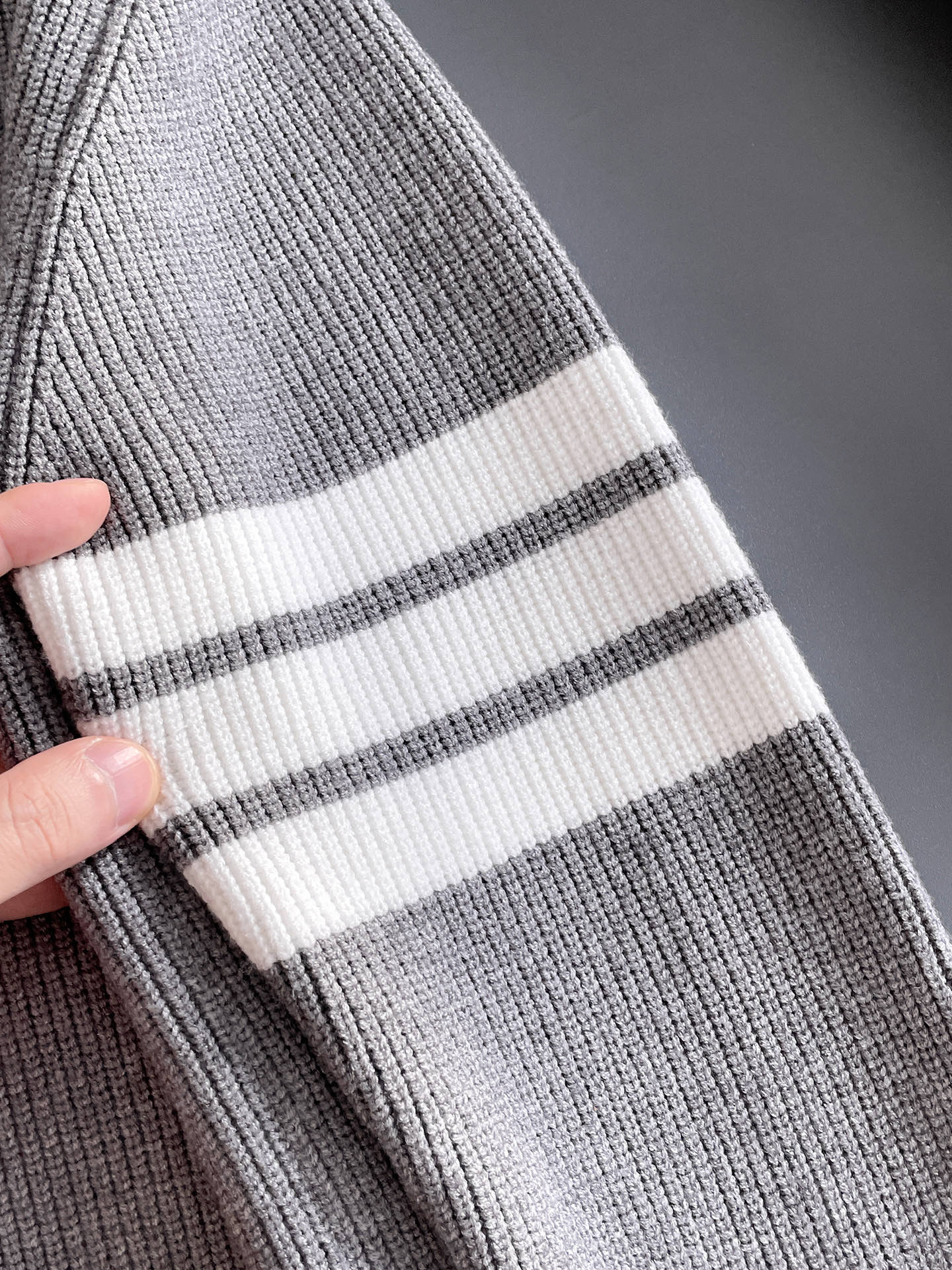 TB 毛衣 2025秋冬最新系列，专柜1:1顶级复刻，全品相！加厚款，潮人必备单品！懂货的老铁赶紧下手，