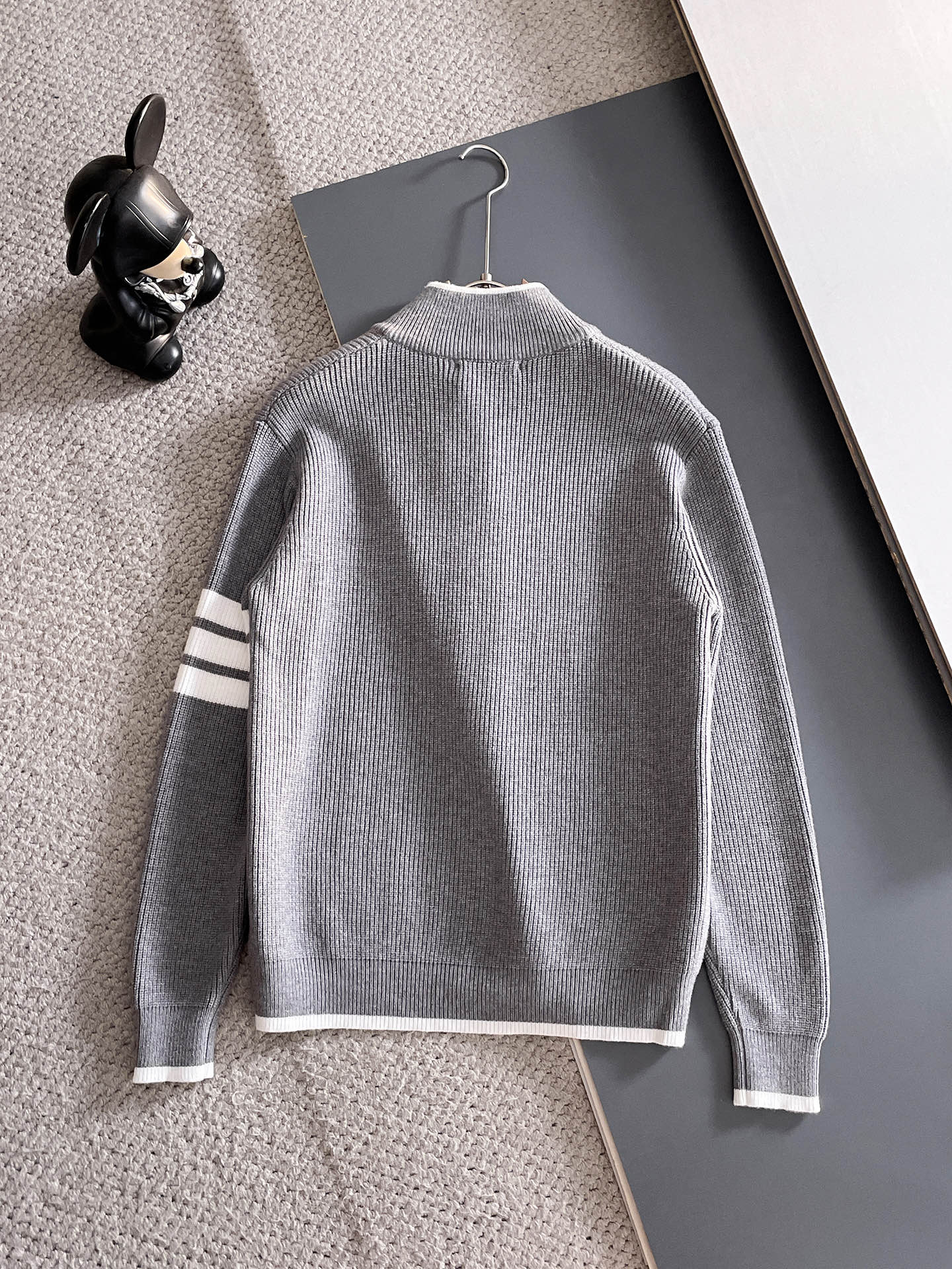 TB 毛衣 2025秋冬最新系列，专柜1:1顶级复刻，全品相！加厚款，潮人必备单品！懂货的老铁赶紧下手，