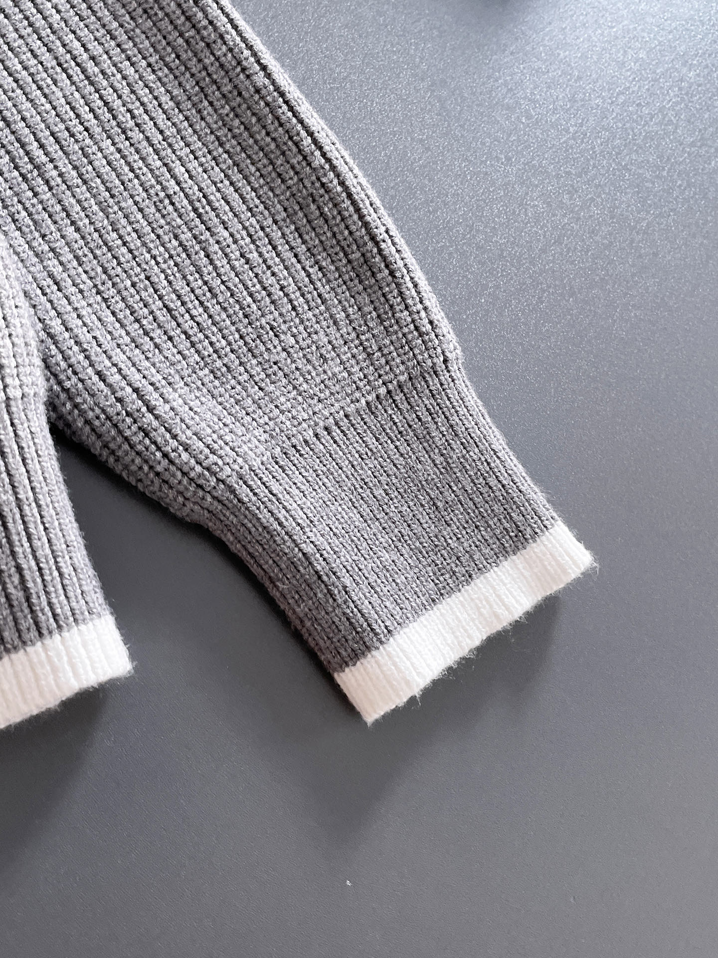 TB 毛衣 2025秋冬最新系列，专柜1:1顶级复刻，全品相！加厚款，潮人必备单品！懂货的老铁赶紧下手，