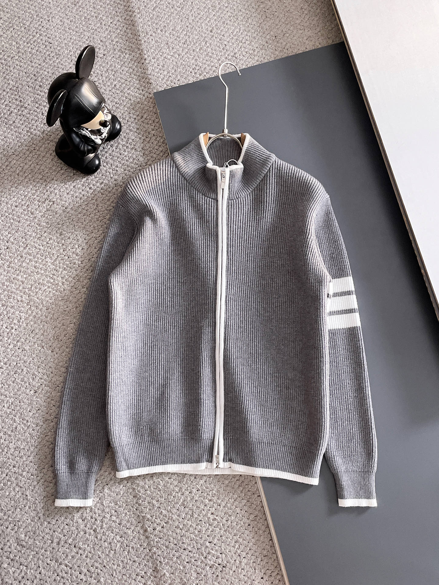 TB 毛衣 2025秋冬最新系列，专柜1:1顶级复刻，全品相！加厚款，潮人必备单品！懂货的老铁赶紧下手，