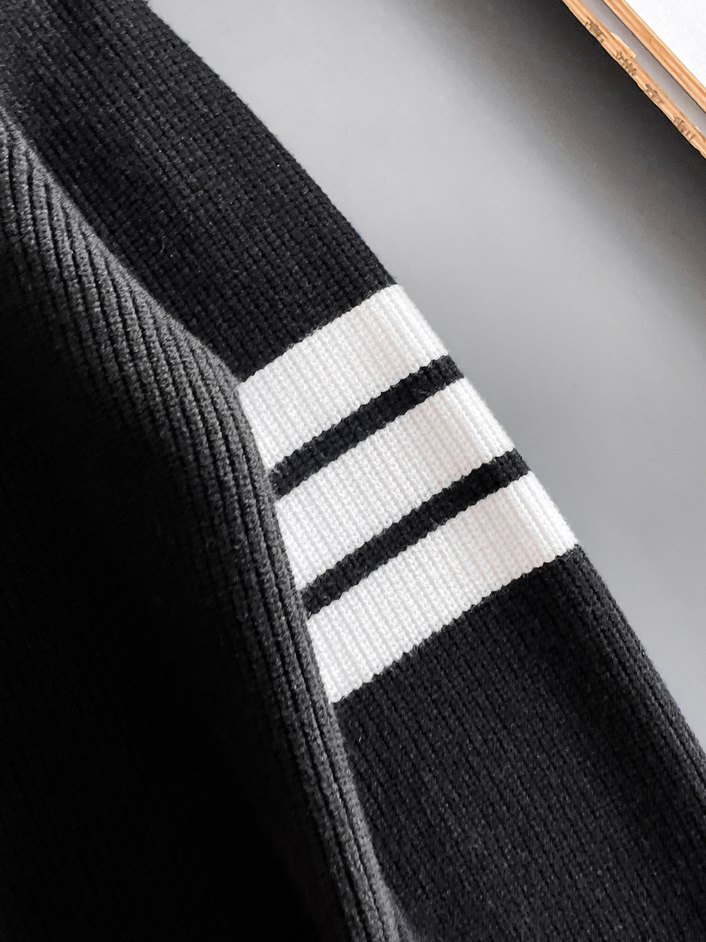 TB 毛衣 2025秋冬最新系列，专柜1:1顶级复刻，全品相！加厚款，潮人必备单品！懂货的老铁赶紧下手，