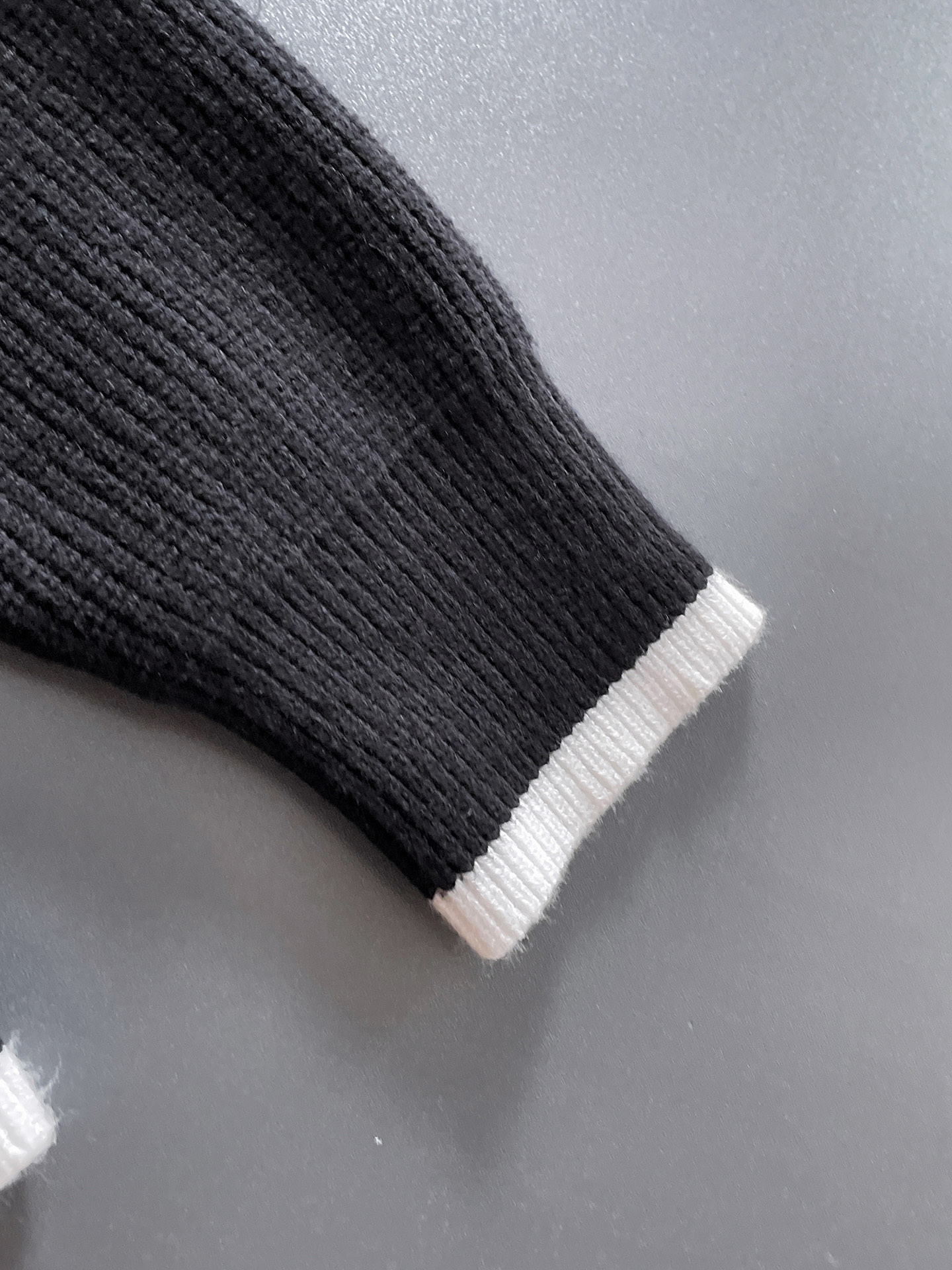 TB 毛衣 2025秋冬最新系列，专柜1:1顶级复刻，全品相！加厚款，潮人必备单品！懂货的老铁赶紧下手，