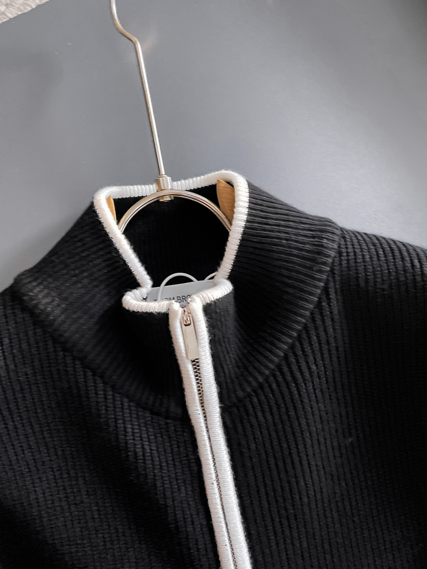 TB 毛衣 2025秋冬最新系列，专柜1:1顶级复刻，全品相！加厚款，潮人必备单品！懂货的老铁赶紧下手，