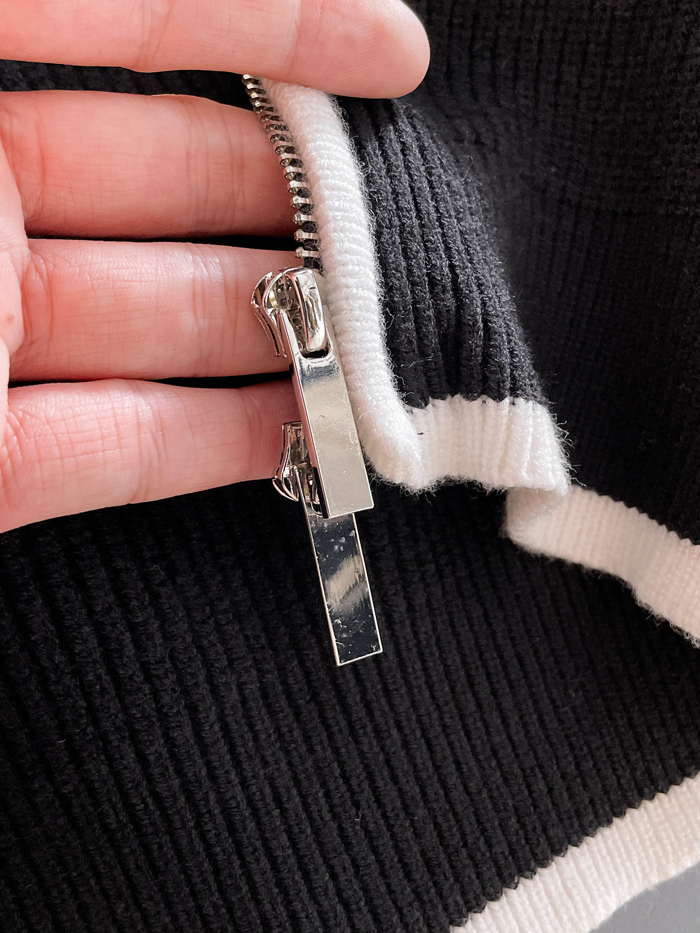 TB 毛衣 2025秋冬最新系列，专柜1:1顶级复刻，全品相！加厚款，潮人必备单品！懂货的老铁赶紧下手，