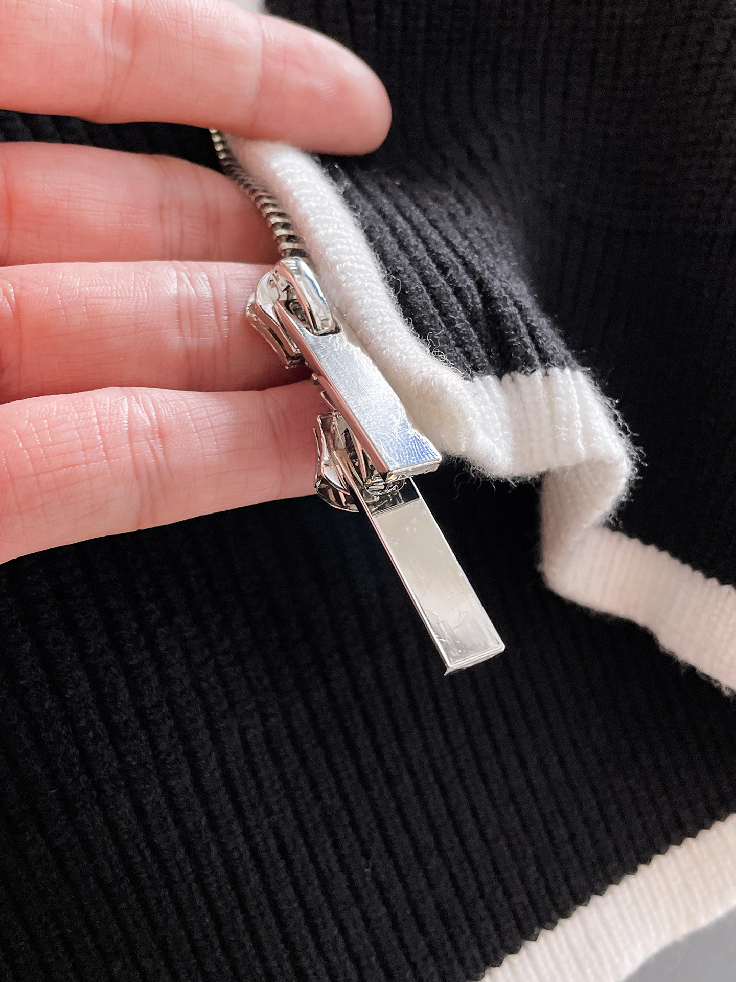 TB 毛衣 2025秋冬最新系列，专柜1:1顶级复刻，全品相！加厚款，潮人必备单品！懂货的老铁赶紧下手，