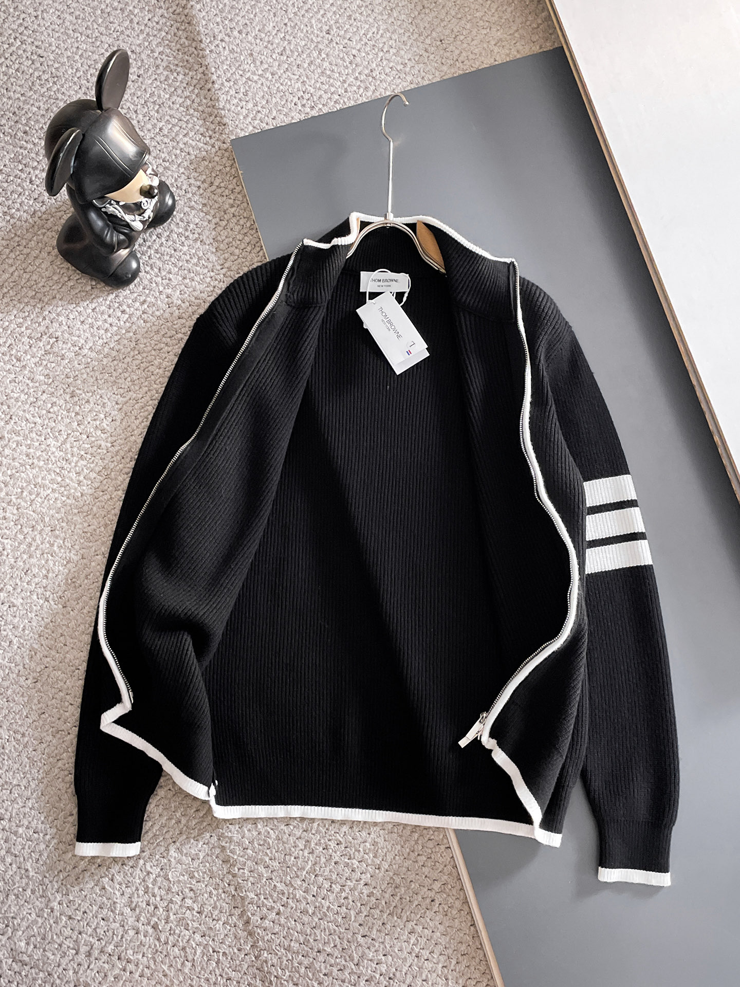 TB 毛衣 2025秋冬最新系列，专柜1:1顶级复刻，全品相！加厚款，潮人必备单品！懂货的老铁赶紧下手，