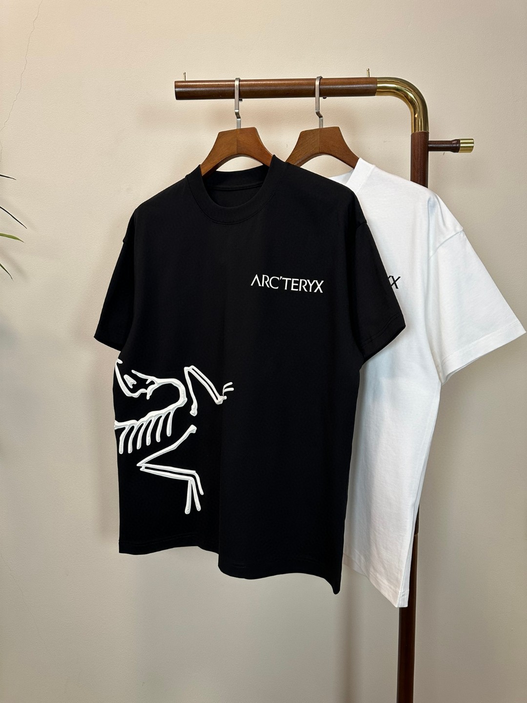 NO:145734,ARC Archaeopteryx 2025 new round neck short-sleeved T-shirt high-end version!  Customized fabrics for counters are breathable and comfortable, with impeccable details, and the brand element design concept reflects high quality. The feel is delicate and soft!  It is casually cut, with a great upper body style!  Code number M-3XL, arc'teryx, T-shirt,tees, t-shirt,alexander wang19860909ARC 始祖鸟2025新款 圆领 短袖 T恤 高端版本！专柜定制面料 透气舒适度高,细节无可挑剔,品牌元素设计理念,体现高品质.手感细腻柔软！呈现休闲裁剪,上身版型超赞！ 码数M-3XL,arc'teryx,T-shirt,tees，t-shirt,alexander wang,Men's clothing