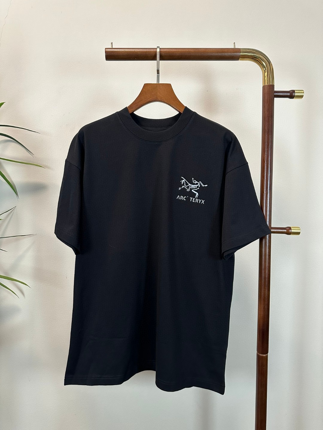 NO:151124,ARC Archaeopteryx 2025 new round neck short-sleeved T-shirt high-end version!  Customized fabrics for counters are breathable and comfortable, with impeccable details, and the brand element design concept reflects high quality. The feel is delicate and soft!  It is casually cut, with a great upper body style!  Code number M-3XL, arc'teryx, T-shirt,tees, t-shirt,alexander wang19860909ARC 始祖鸟 2025新款 圆领 短袖 T恤 高端版本！专柜定制面料 透气舒适度高,细节无可挑剔,品牌元素设计理念,体现高品质.手感细腻柔软！呈现休闲裁剪,上身版型超赞！ 码数M-3XL,arc'teryx,T-shirt,tees，t-shirt,alexander wang,Men's clothing