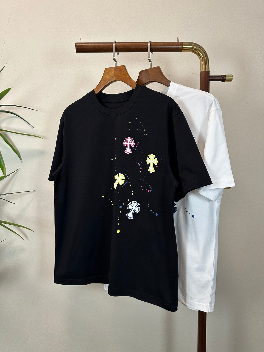 NO:468908,CH Croxin New round neck short-sleeved T-shirt High-end version!  Customized fabrics for counters are breathable and comfortable, with impeccable details, and the brand element design concept reflects high quality. The feel is delicate and soft!  It is casually cut, with a great upper body style!  Code number M-3XL, chrome hearts, T-shirt,tees, t-shirt,alexander wang19860909CH 克罗心 新款 圆领 短袖 T恤 高端版本！专柜定制面料 透气舒适度高,细节无可挑剔,品牌元素设计理念,体现高品质.手感细腻柔软！呈现休闲裁剪,上身版型超赞！ 码数M-3XL,,chrome hearts,T-shirt,tees，t-shirt,alexander wang,Men's clothing