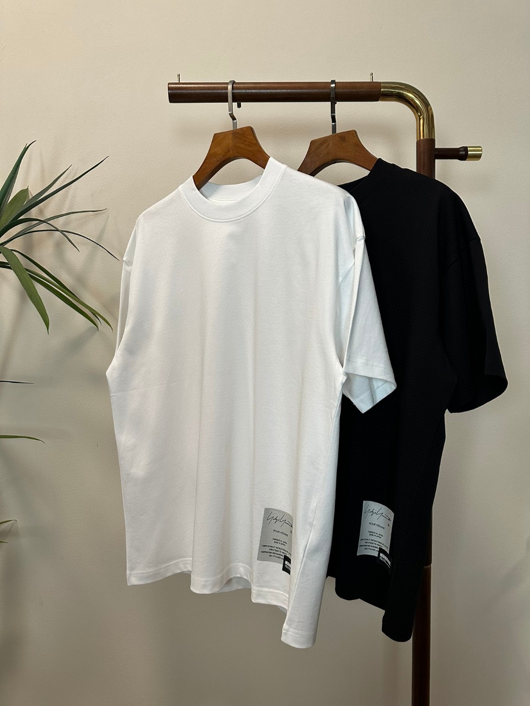 NO:468851,Y-3 Yamamoto Yoshi New Round Neck Short Sleeve T-shirt High-end Version!  Customized fabrics for counters are breathable and comfortable, with impeccable details, and the brand element design concept reflects high quality. The feel is delicate and soft!  It is casually cut, with a great upper body style!  Code number M-3XL, T-shirt,tees,t-shirt,alexander wang19860909Y-3 山本耀司 新款 圆领 短袖 T恤 高端版本！专柜定制面料 透气舒适度高,细节无可挑剔,品牌元素设计理念,体现高品质.手感细腻柔软！呈现休闲裁剪,上身版型超赞！ 码数M-3XL,,T-shirt,tees，t-shirt,alexander wang,Men's clothing