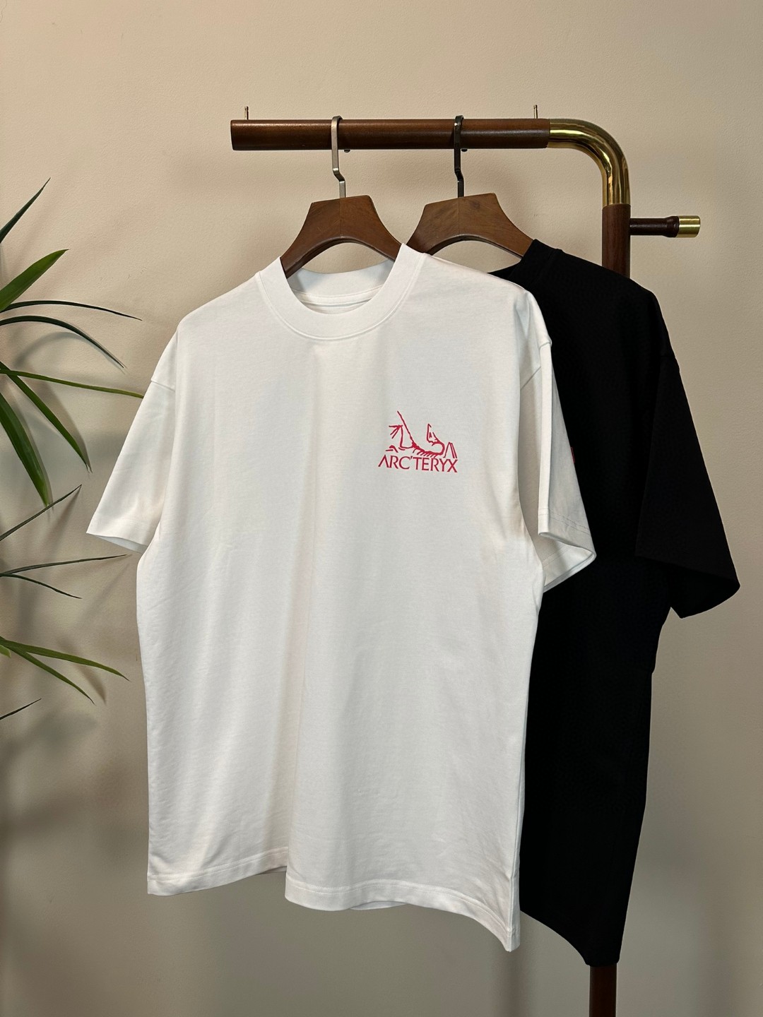 NO:413236,ARC Archaeopteryx 2025 new round neck short-sleeved T-shirt high-end version!  Customized fabrics for counters are breathable and comfortable, with impeccable details, and the brand element design concept reflects high quality. The feel is delicate and soft!  It is casually cut, with a great upper body style!  Code number M-3XL, arc'teryx, T-shirt,tees, t-shirt,alexander wang19860909ARC 始祖鸟 2025新款 圆领 短袖 T恤 高端版本！专柜定制面料 透气舒适度高,细节无可挑剔,品牌元素设计理念,体现高品质.手感细腻柔软！呈现休闲裁剪,上身版型超赞！ 码数M-3XL,arc'teryx,T-shirt,tees，t-shirt,alexander wang,Men's clothing