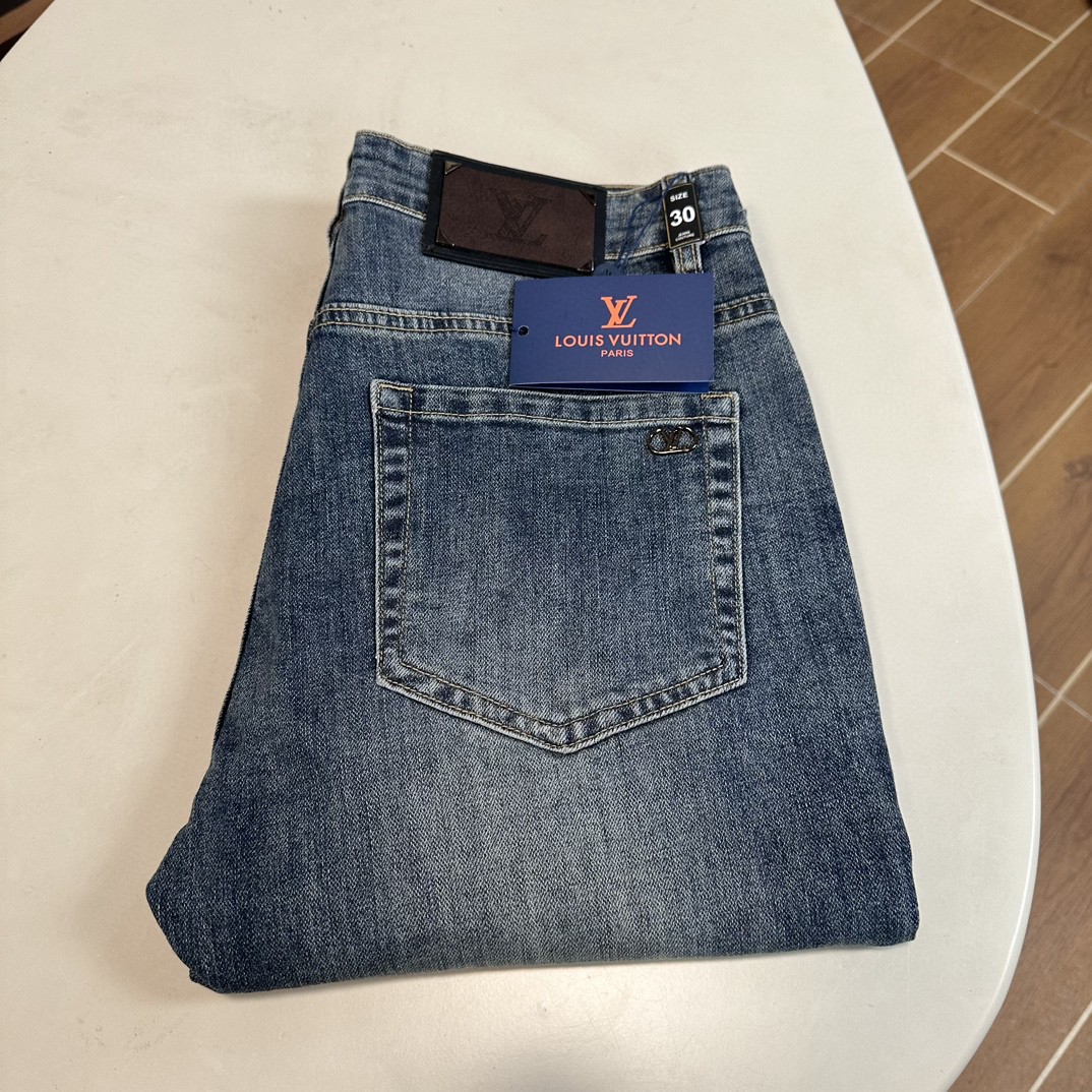 NO:430758,LV Louis Vuitton exclusively offers new jeans, high-end version!  Customized fabrics for counters are breathable and comfortable, with impeccable details, and the brand element design concept reflects high quality. The feel is delicate and soft!  It is casually cut, with a great upper body style!  29-38, louis vuitton,louis vuitton,jeans,alexander wang19860909LV 路易威登独家专供新款 牛仔裤,高端版本！专柜定制面料 透气舒适度高,细节无可挑剔,品牌元素设计理念,体现高品质.手感细腻柔软！呈现休闲裁剪,上身版型超赞！ 码数29-38,,louis vuitton,louis vuitton,jeans,alexander wang,Men's clothing