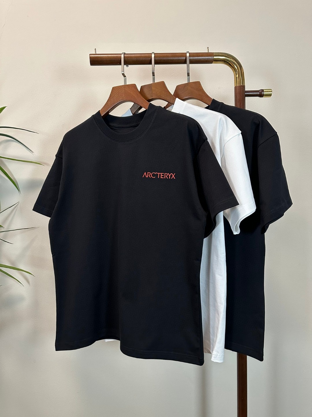 NO:430817,ARC Archaeopteryx 2025 new round neck short-sleeved T-shirt high-end version!  Customized fabrics for counters are breathable and comfortable, with impeccable details, and the brand element design concept reflects high quality. The feel is delicate and soft!  It is casually cut, with a great upper body style!  Code number M-3XL, arc'teryx, T-shirt,tees, t-shirt,alexander wang19860909ARC 始祖鸟2025新款 圆领 短袖 T恤 高端版本！专柜定制面料 透气舒适度高,细节无可挑剔,品牌元素设计理念,体现高品质.手感细腻柔软！呈现休闲裁剪,上身版型超赞！ 码数M-3XL,arc'teryx,T-shirt,tees，t-shirt,alexander wang,Men's clothing