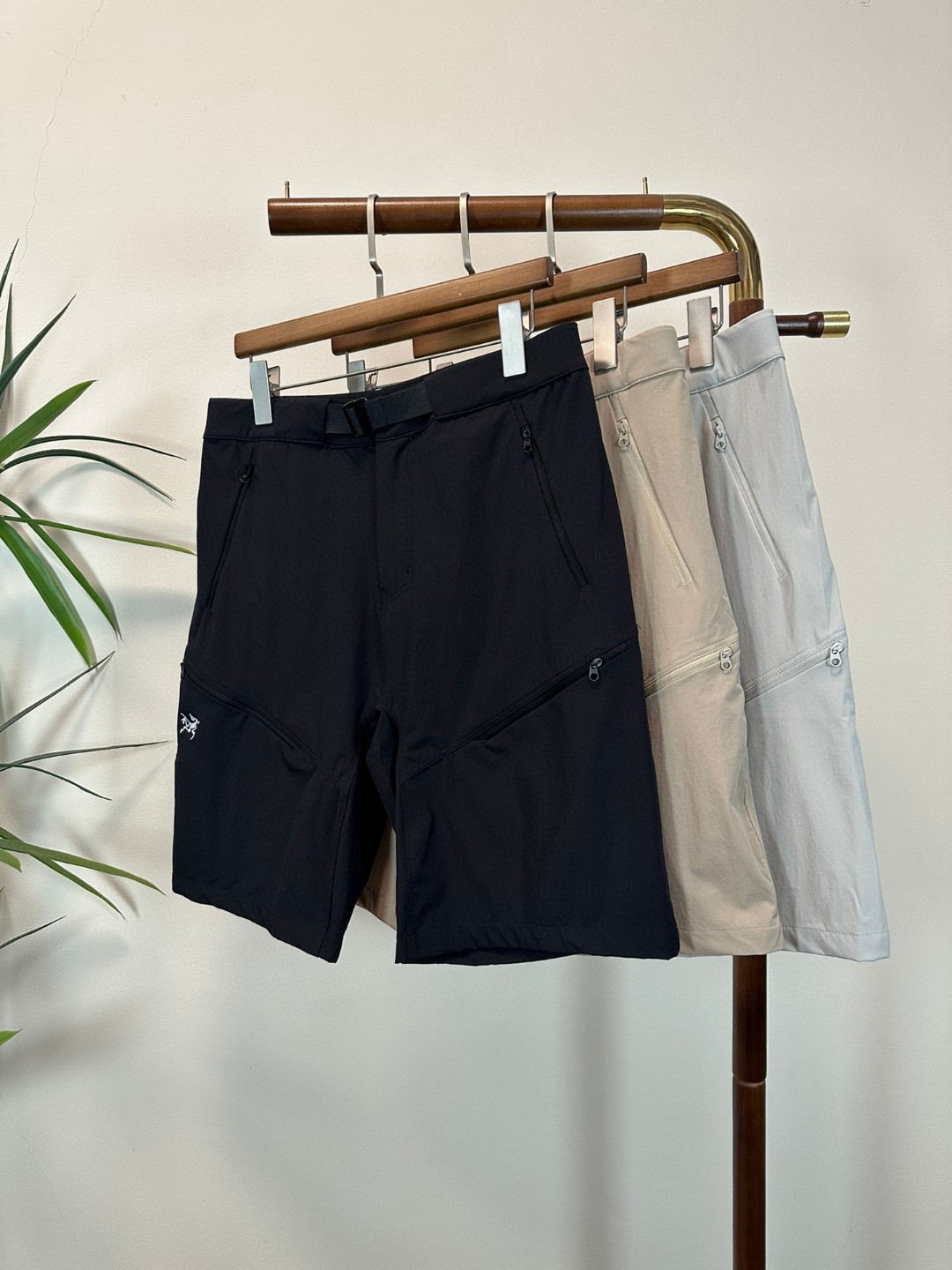 NO:428928,ARC Archaeopteryx 25s quick-drying sports casual pants. Recommended for high orders!  This fabric is soft and has a great drooping feeling. It can also be kept refreshing and comfortable in hot summers. The fabric is light and durable, and it is really super good-looking and easy to wear. The style is spliced ​​and tailored. The style is beautiful and insignificant. It is highly recommended. The outfit allows you to do whatever you want!  Code number M-5XL, arc'teryx,alexander wang19860909ARC 始祖鸟 25s速干运动休闲裤.高订款推荐！这款面料速干材质柔软,垂感极好.炎热的夏天也能保持清爽舒适.面料轻盈耐用,真的超级好看又好穿.款式拼接剪裁设计.版型上漂亮的没的说.强烈推荐.穿搭让你随心所欲！码数M-5XL,arc'teryx,alexander wang,Men's clothing