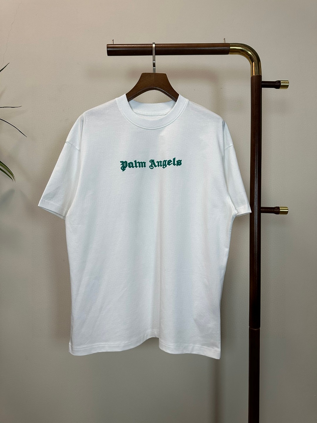 NO:428974,PA Niche Brand 2025 new round neck short-sleeved T-shirt high-end version!  Customized fabrics for counters are breathable and comfortable, with impeccable details, and the brand element design concept reflects high quality. The feel is delicate and soft!  It is casually cut, with a great upper body style!  Code number M-3XL, T-shirt,tees,t-shirt,alexander wang19860909PA 小众品牌2025新款 圆领 短袖 T恤 高端版本！专柜定制面料 透气舒适度高,细节无可挑剔,品牌元素设计理念,体现高品质.手感细腻柔软！呈现休闲裁剪,上身版型超赞！ 码数M-3XL,,T-shirt,tees，t-shirt,alexander wang,Men's clothing