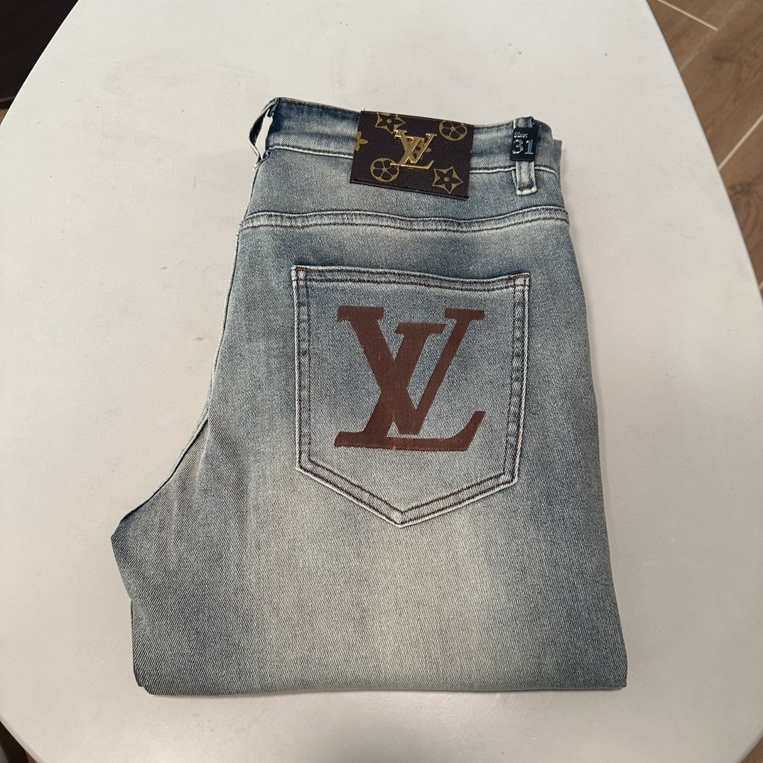 NO:426617,LV Louis Vuitton 2025 spring and summer new model is available in stock, original single hot jeans super customized model, original hardware, super heavy industry technology, excellent version, impeccable details!  The style is not picky, it is very high-end, and the good products are not waiting for everyone. Take a look at it and start quickly. Size 29-40, louis vuitton, louis vuitton, jeans, alexander wang19860909LV 路易威登 2025春夏新款现货上市,原单爆款牛仔裤超级定制款,原版五金,超级重工工艺,版型超赞细节做工无可挑剔！款式不挑人,特别高档,好货不等人,看中赶紧下手,尺码29-40,,louis vuitton,louis vuitton,jeans,alexander wang,Men's clothing