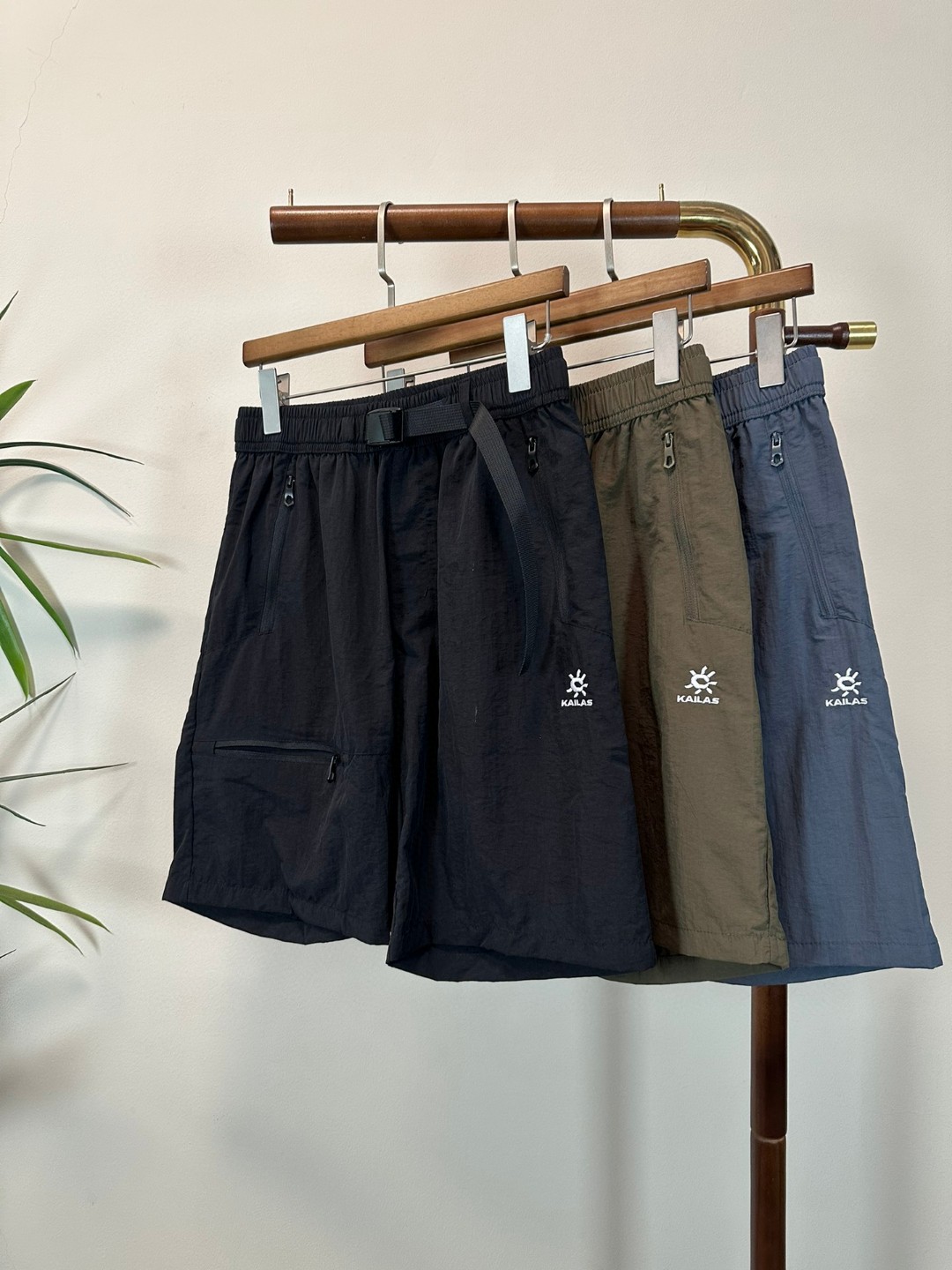 NO:426657,KAILAS 25s quick-drying sports casual pants. Recommended for high orders!  This fabric is soft and has a great drooping feeling. It can also be kept refreshing and comfortable in hot summers. The fabric is light and durable, and it is really super good-looking and easy to wear. The style is spliced ​​and tailored. The style is beautiful and insignificant. It is highly recommended. The outfit allows you to do whatever you want!  Three colors available. Code number L-4XL, alexander wang19860909KAILAS 25s速干运动休闲裤.高订款推荐！这款面料速干材质柔软,垂感极好.炎热的夏天也能保持清爽舒适.面料轻盈耐用,真的超级好看又好穿.款式拼接剪裁设计.版型上漂亮的没的说.强烈推荐.穿搭让你随心所欲！颜色三色可选 码数L-4XL,,alexander wang,Men's clothing