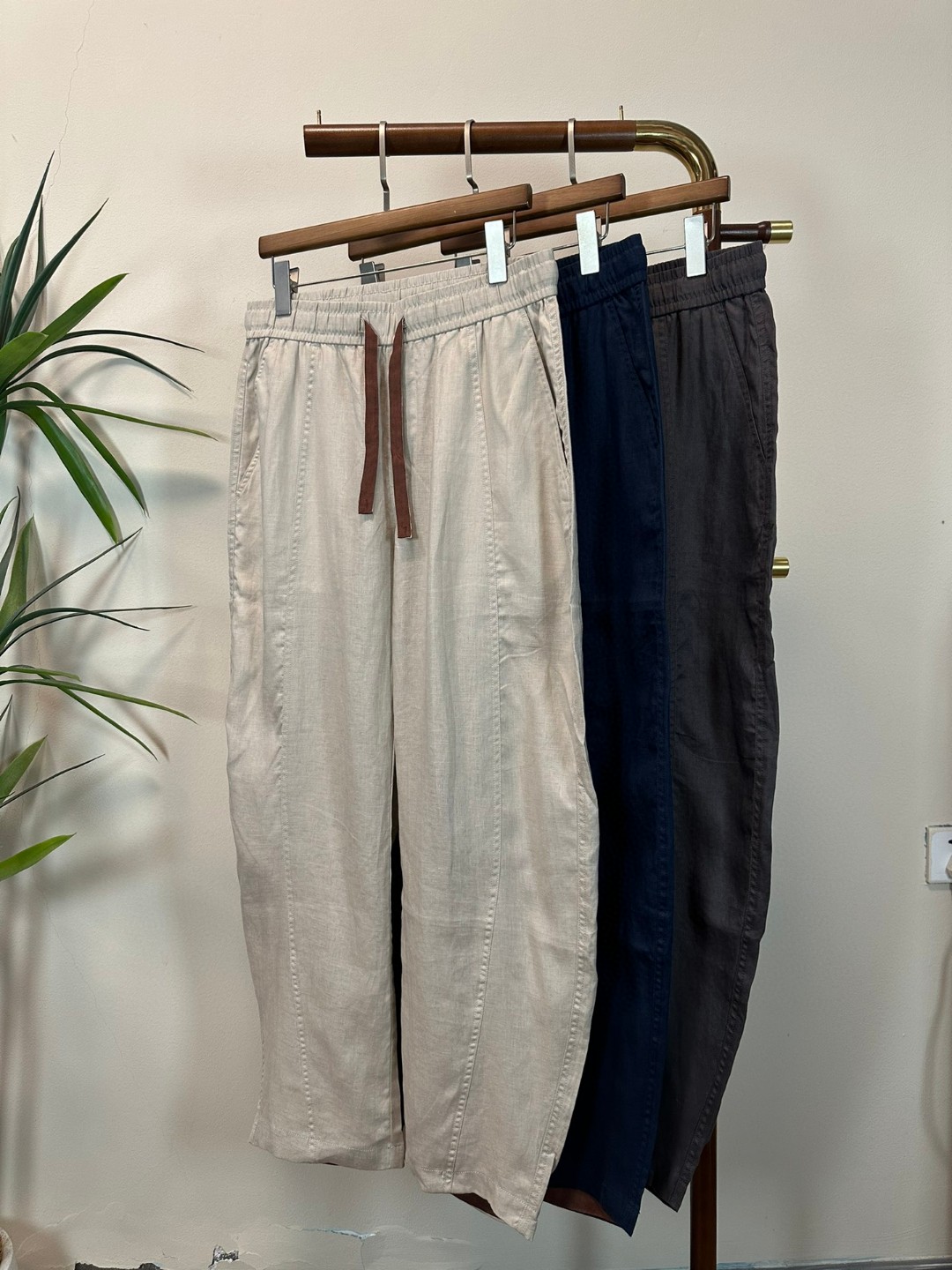 NO:426662,ZZ Jenia 2025 summer new elastic strap casual pants, custom-made counter fabric, breathable and comfortable, impeccable details, brand element design concept, reflecting high quality. It feels delicate and soft!  It is casually cut, with a great upper body style!  Code number M-3XL, zegna, alexander wang19860909ZZ 杰尼亚 2025夏季新款松紧带休闲裤,专柜定制面料 透气舒适度高,细节无可挑剔,品牌元素设计理念,体现高品质.手感细腻柔软！呈现休闲裁剪,上身版型超赞！ 码数M-3XL,,zegna,alexander wang,Men's clothing