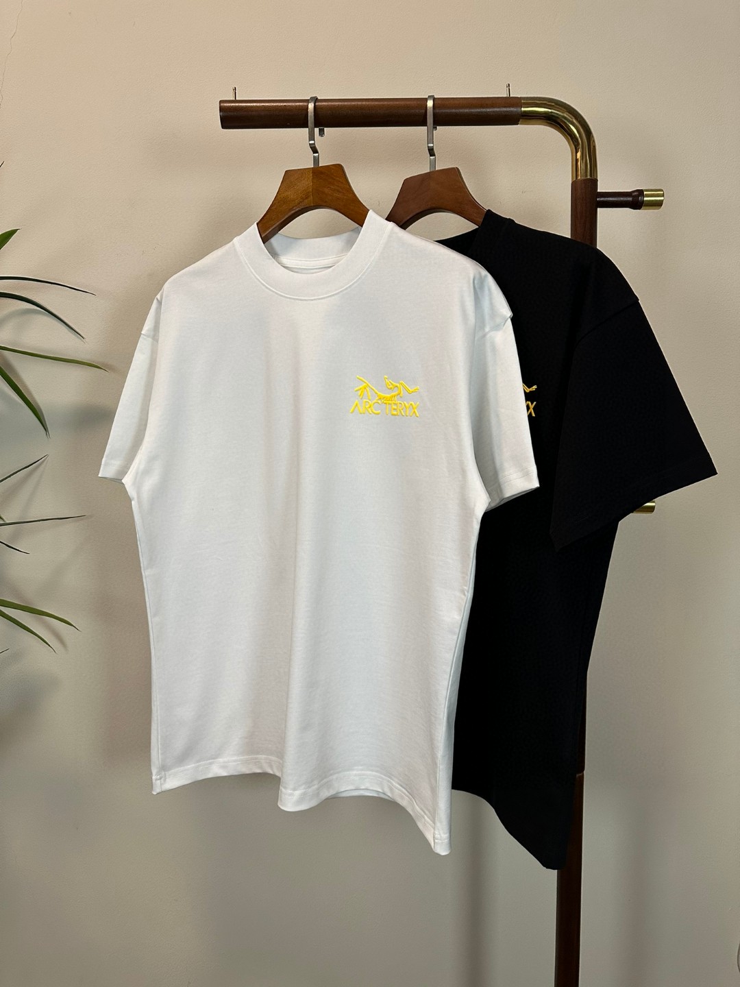 NO:455074,ARC Archaeopteryx 2025 new round neck short-sleeved T-shirt high-end version!  Customized fabrics for counters are breathable and comfortable, with impeccable details, and the brand element design concept reflects high quality. The feel is delicate and soft!  It is casually cut, with a great upper body style!  Code number M-3XL, arc'teryx, T-shirt,tees, t-shirt,alexander wang19860909ARC 始祖鸟2025新款 圆领 短袖 T恤 高端版本！专柜定制面料 透气舒适度高,细节无可挑剔,品牌元素设计理念,体现高品质.手感细腻柔软！呈现休闲裁剪,上身版型超赞！ 码数M-3XL,arc'teryx,T-shirt,tees，t-shirt,alexander wang,Men's clothing