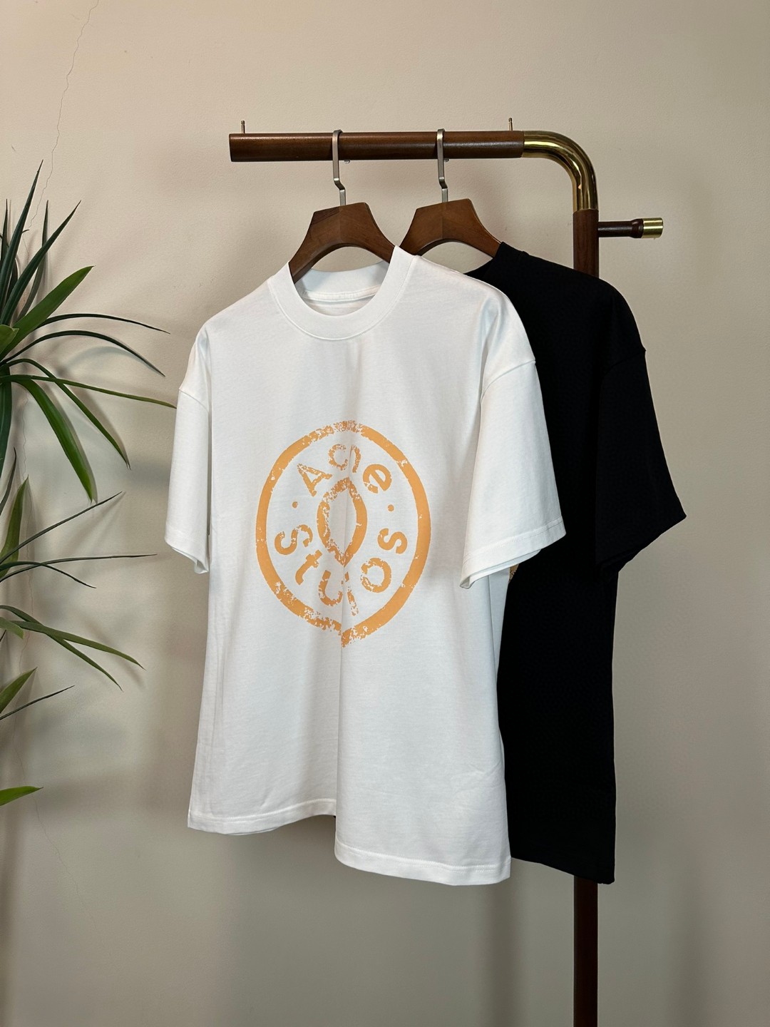 NO:454975,ACNE 2025 new round neck short-sleeved T-shirt high-end version!  Customized fabrics for counters are breathable and comfortable, with impeccable details, and the brand element design concept reflects high quality. The feel is delicate and soft!  It is casually cut, with a great upper body style!  Code number M-3XL, acne studios, T-shirt,tees, t-shirt,alexander wang19860909ACNE 2025新款 圆领 短袖 T恤 高端版本！专柜定制面料 透气舒适度高,细节无可挑剔,品牌元素设计理念,体现高品质.手感细腻柔软！呈现休闲裁剪,上身版型超赞！ 码数M-3XL,,acne studios,T-shirt,tees，t-shirt,alexander wang,Men's clothing