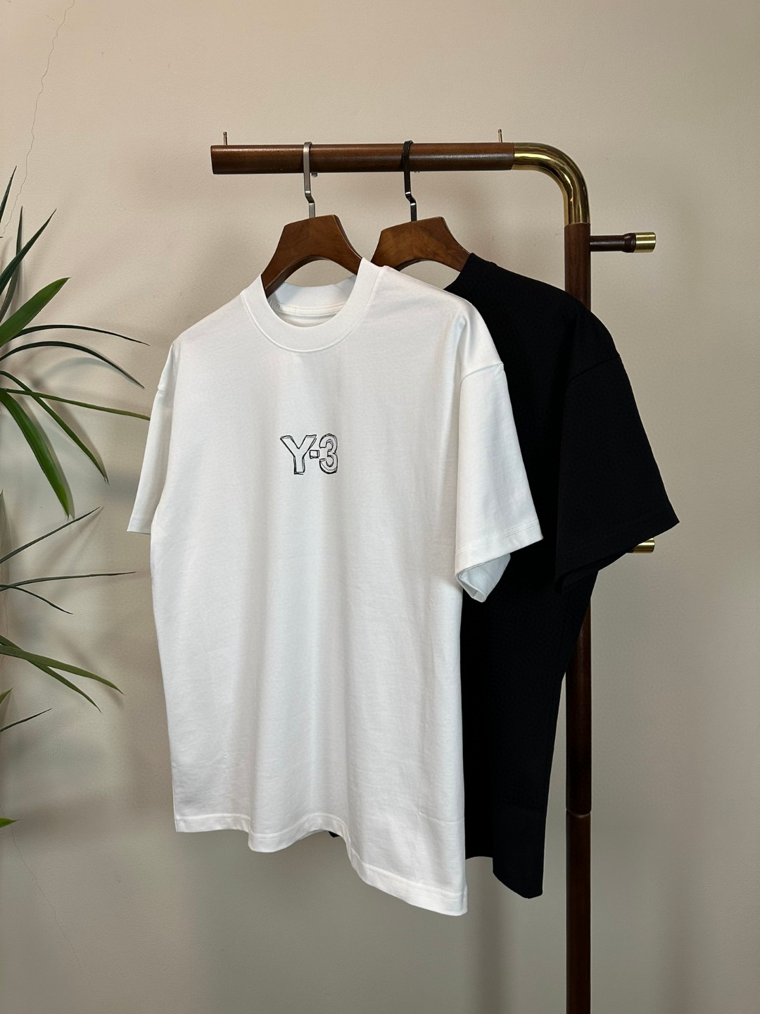 NO:454991,Y-3 Yamamoto Yoshi 2025 new round neck short-sleeved T-shirt high-end version!  Customized fabrics for counters are breathable and comfortable, with impeccable details, and the brand element design concept reflects high quality. The feel is delicate and soft!  It is casually cut, with a great upper body style!  Code number M-3XL, T-shirt,tees,t-shirt,alexander wang19860909Y-3 山本耀司 2025新款 圆领 短袖 T恤 高端版本！专柜定制面料 透气舒适度高,细节无可挑剔,品牌元素设计理念,体现高品质.手感细腻柔软！呈现休闲裁剪,上身版型超赞！ 码数M-3XL,,T-shirt,tees，t-shirt,alexander wang,Men's clothing