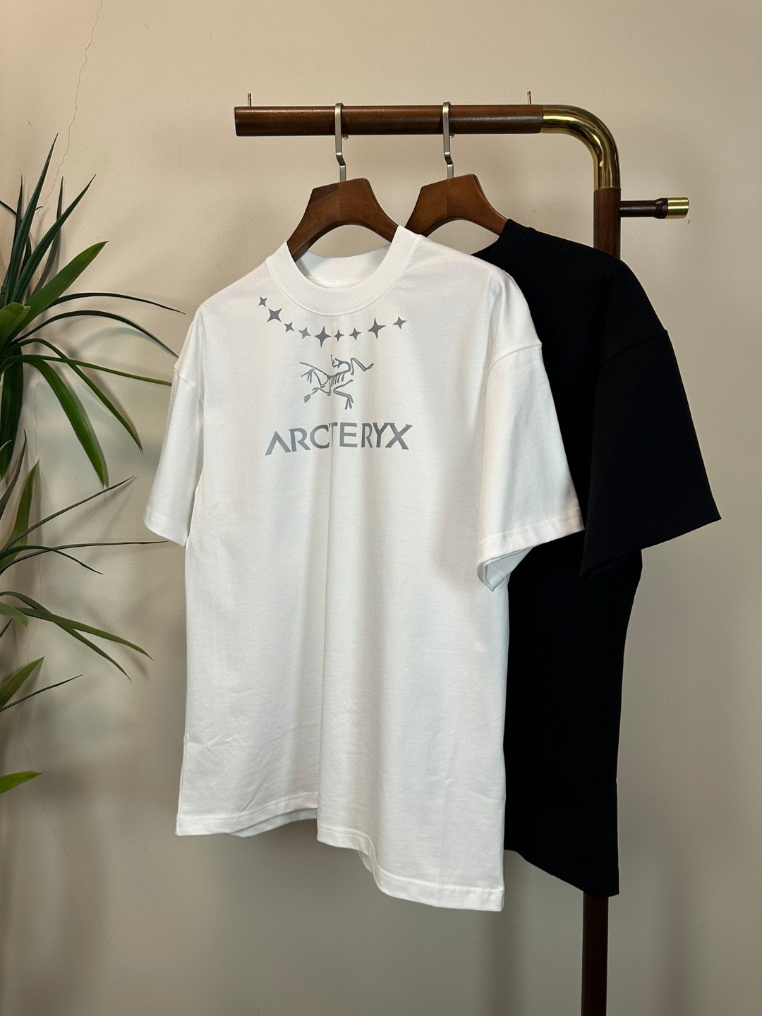 NO:454996,ARC Archaeopteryx 2025 new round neck short-sleeved T-shirt high-end version!  Customized fabrics for counters are breathable and comfortable, with impeccable details, and the brand element design concept reflects high quality. The feel is delicate and soft!  It is casually cut, with a great upper body style!  Code number M-3XL, arc'teryx, T-shirt,tees, t-shirt,alexander wang19860909ARC 始祖鸟2025新款 圆领 短袖 T恤 高端版本！专柜定制面料 透气舒适度高,细节无可挑剔,品牌元素设计理念,体现高品质.手感细腻柔软！呈现休闲裁剪,上身版型超赞！ 码数M-3XL,arc'teryx,T-shirt,tees，t-shirt,alexander wang,Men's clothing