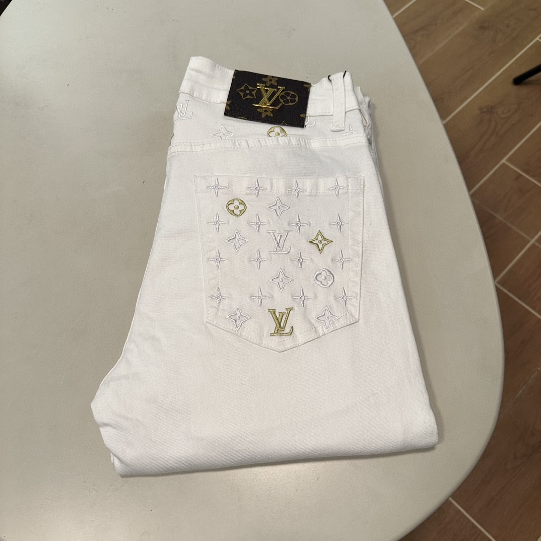 NO:455036,LV Louis Vuitton 2025 new model is available, original single hot jeans super customized model, original hardware, super heavy industry technology, excellent version, impeccable details!  The style is not picky, it is very high-end, and the good products are not waiting for everyone. Take a look at it and start quickly. Size 29-40, louis vuitton, louis vuitton, jeans, alexander wang19860909LV 路易威登 2025新款上市,原单爆款牛仔裤超级定制款,原版五金,超级重工工艺,版型超赞细节做工无可挑剔！款式不挑人,特别高档,好货不等人,看中赶紧下手,尺码29-40,,louis vuitton,louis vuitton,jeans,alexander wang,Men's clothing