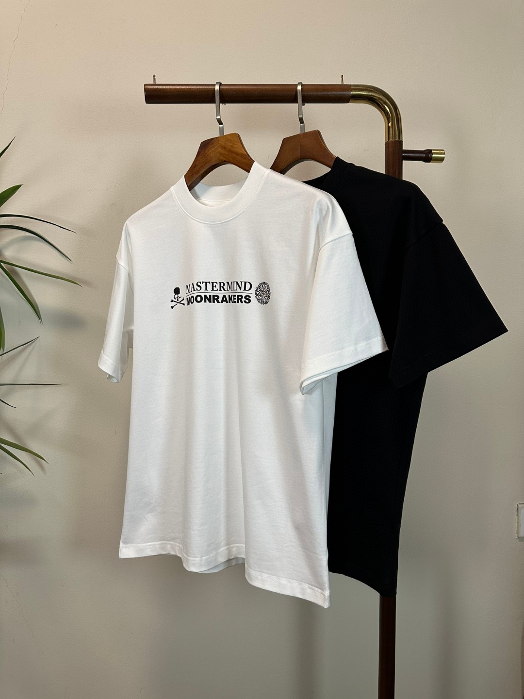 NO:515533,MMJ new round neck short-sleeved T-shirt high-end version!  Customized fabrics for counters are breathable and comfortable, with impeccable details, and the brand element design concept reflects high quality. The feel is delicate and soft!  It is casually cut, with a great upper body style!  Code number M-3XL, T-shirt,tees,t-shirt,alexander wang19860909MMJ 新款 圆领 短袖 T恤 高端版本！专柜定制面料 透气舒适度高,细节无可挑剔,品牌元素设计理念,体现高品质.手感细腻柔软！呈现休闲裁剪,上身版型超赞！ 码数M-3XL,,T-shirt,tees，t-shirt,alexander wang,Men's clothing