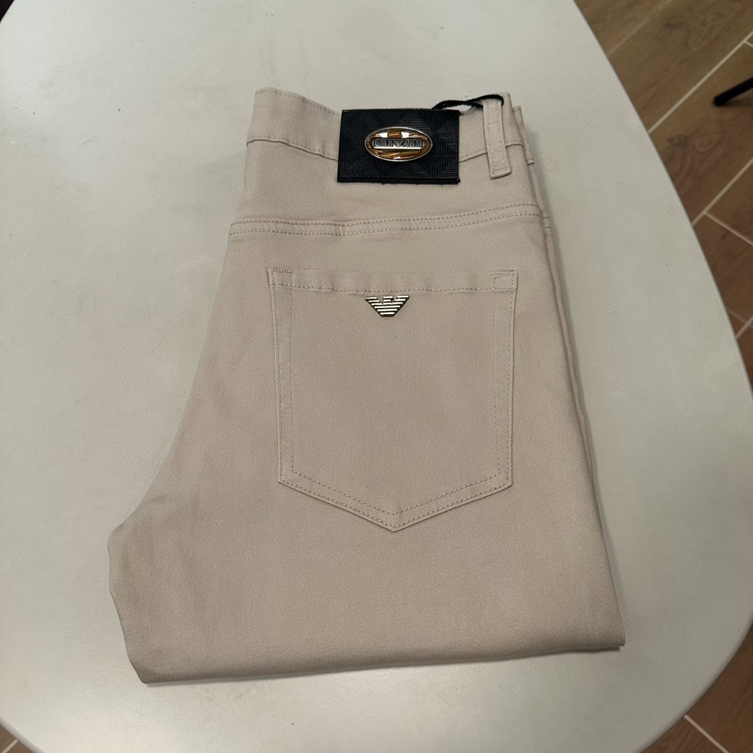 NO:517204,Armani's new 2025 model is available, original single hot jeans super customized, original hardware, super heavy industry technology, excellent version, impeccable details!  The style is not picky, it is very high-end, and the good products are not waiting for everyone. Take a look at it and start quickly. Size 29-40, Armani, jeans, alexander wang19860909阿玛尼 2025新款上市,原单爆款牛仔裤超级定制款,原版五金,超级重工工艺,版型超赞细节做工无可挑剔！款式不挑人,特别高档,好货不等人,看中赶紧下手,尺码29-40,,armani,jeans,alexander wang,Men's clothing