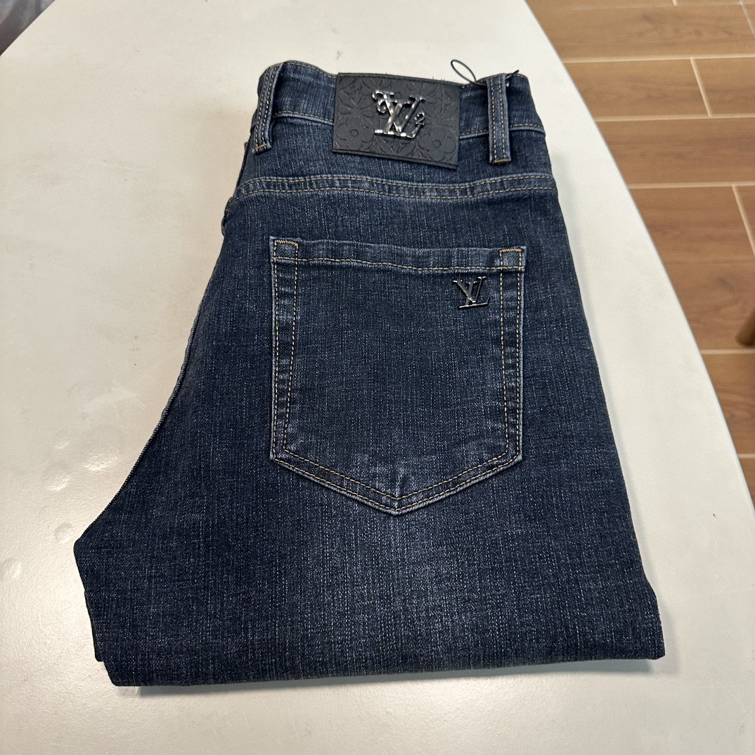 NO:517226,25 new LV Louis Vuitton exclusively for new jeans, high-end version!  Customized fabrics for counters are breathable and comfortable, with impeccable details, and the brand element design concept reflects high quality. The feel is delicate and soft!  It is casually cut, with a great upper body style!  29-40, louis vuitton,louis vuitton,jeans,alexander wang1986090925新款LV 路易威登独家专供新款 牛仔裤,高端版本！专柜定制面料 透气舒适度高,细节无可挑剔,品牌元素设计理念,体现高品质.手感细腻柔软！呈现休闲裁剪,上身版型超赞！ 码数29-40,,louis vuitton,louis vuitton,jeans,alexander wang,Men's clothing