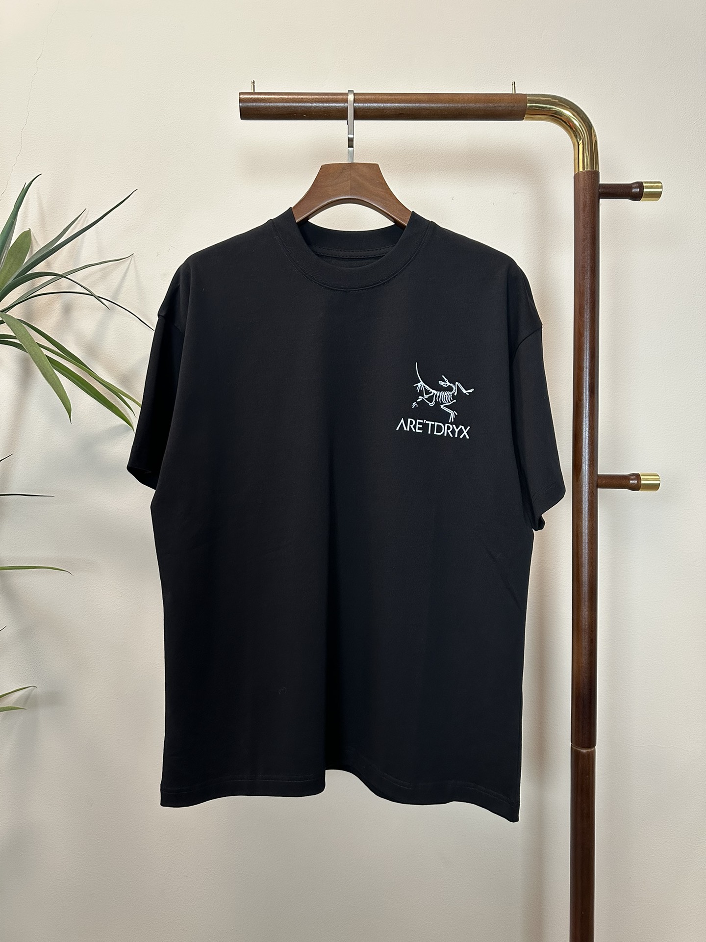 NO:515537,ARC Archaeopteryx new round neck short-sleeved T-shirt high-end version!  Customized fabrics for counters are breathable and comfortable, with impeccable details, and the brand element design concept reflects high quality. The feel is delicate and soft!  It is casually cut, with a great upper body style!  Code number M-3XL, arc'teryx, T-shirt,tees, t-shirt,alexander wang19860909ARC 始祖鸟新款 圆领 短袖 T恤 高端版本！专柜定制面料 透气舒适度高,细节无可挑剔,品牌元素设计理念,体现高品质.手感细腻柔软！呈现休闲裁剪,上身版型超赞！ 码数M-3XL,arc'teryx,T-shirt,tees，t-shirt,alexander wang,Men's clothing